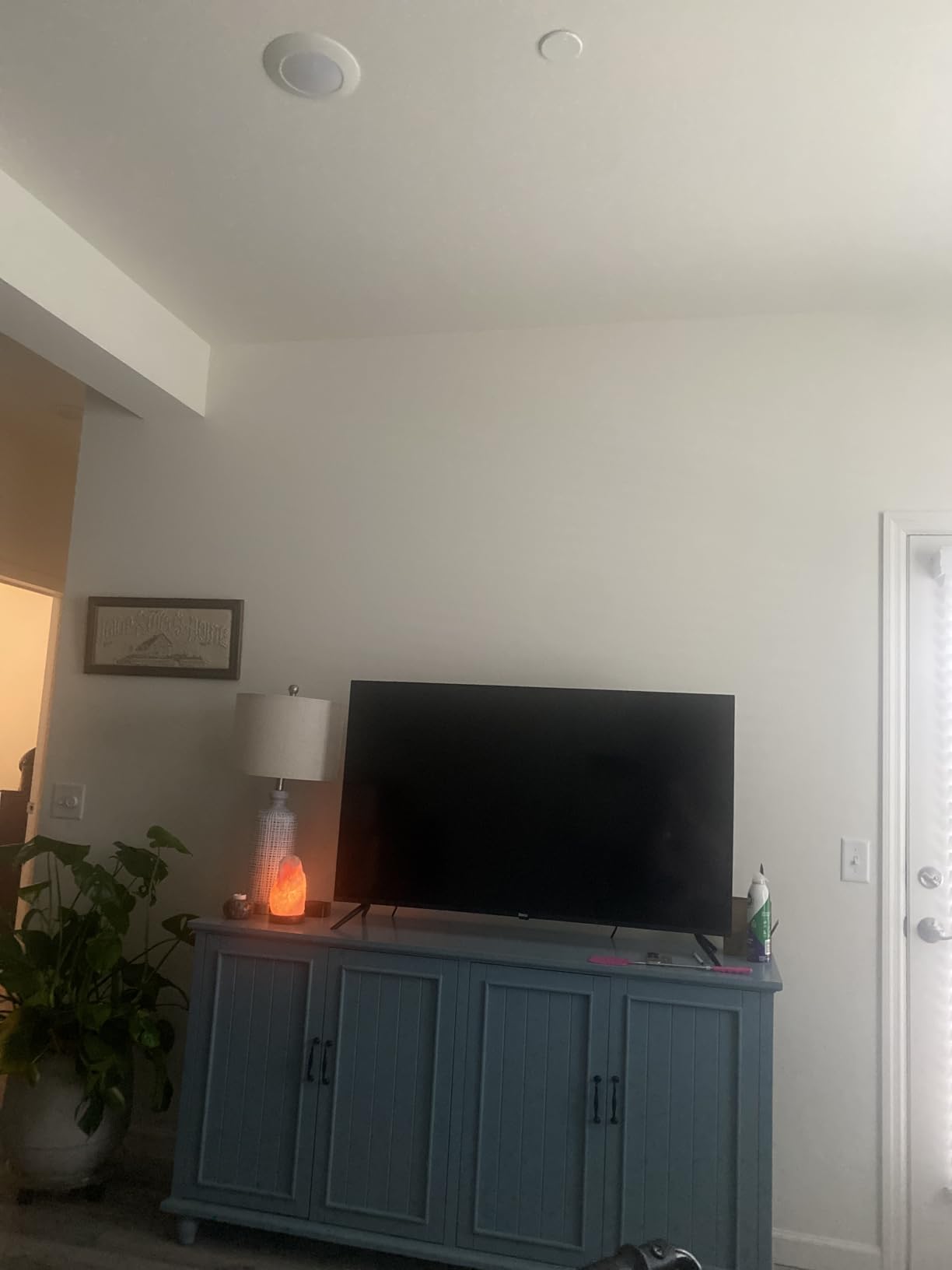 Roku Smart TV 2025 – 55-Inch Select Series, 4K HDR TV – Roku TV with Enhanced Voice Remote – Flat Screen LED Television with Wi-Fi for Streaming Live Local News, Sports, Family Entertainment - Customer Photo 2