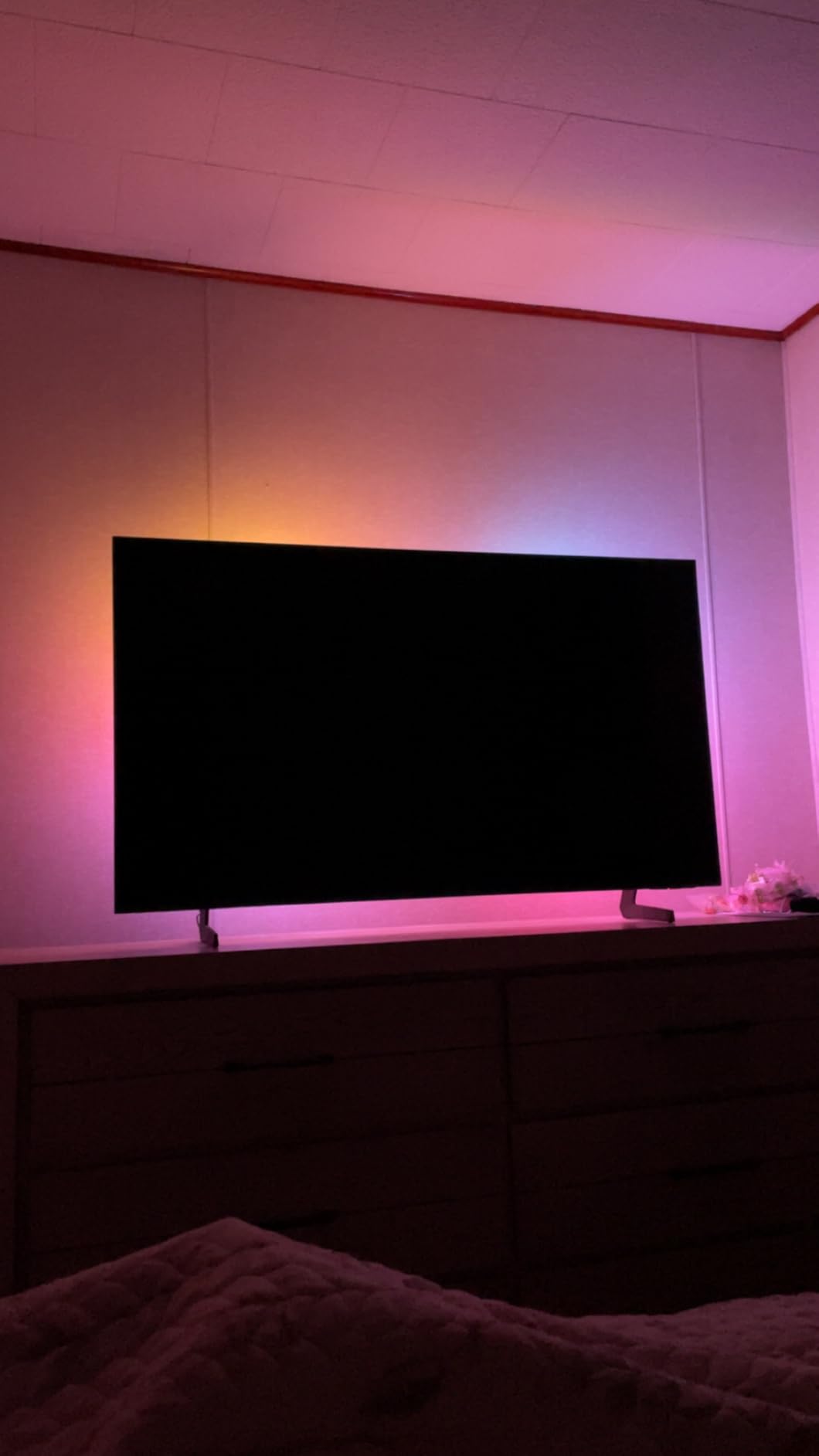 Samsung 85-Inch Class QLED Q8F 4K UHD Smart TV (2025 Model) Q4 AI Processor, 100% Color Volume with Quantum Dot, AirSlim Design, Endless Free Content, Samsung Vision AI, Alexa Built-in Customer Review Samsung 85-Inch Class QLED Q8F 4K UHD Smart TV (2025 Model) Q4 AI Processor, 100% Color Volume with Quantum Dot, AirSlim Design, Endless Free Content, Samsung Vision AI, Alexa Built-in - Customer Photo 1