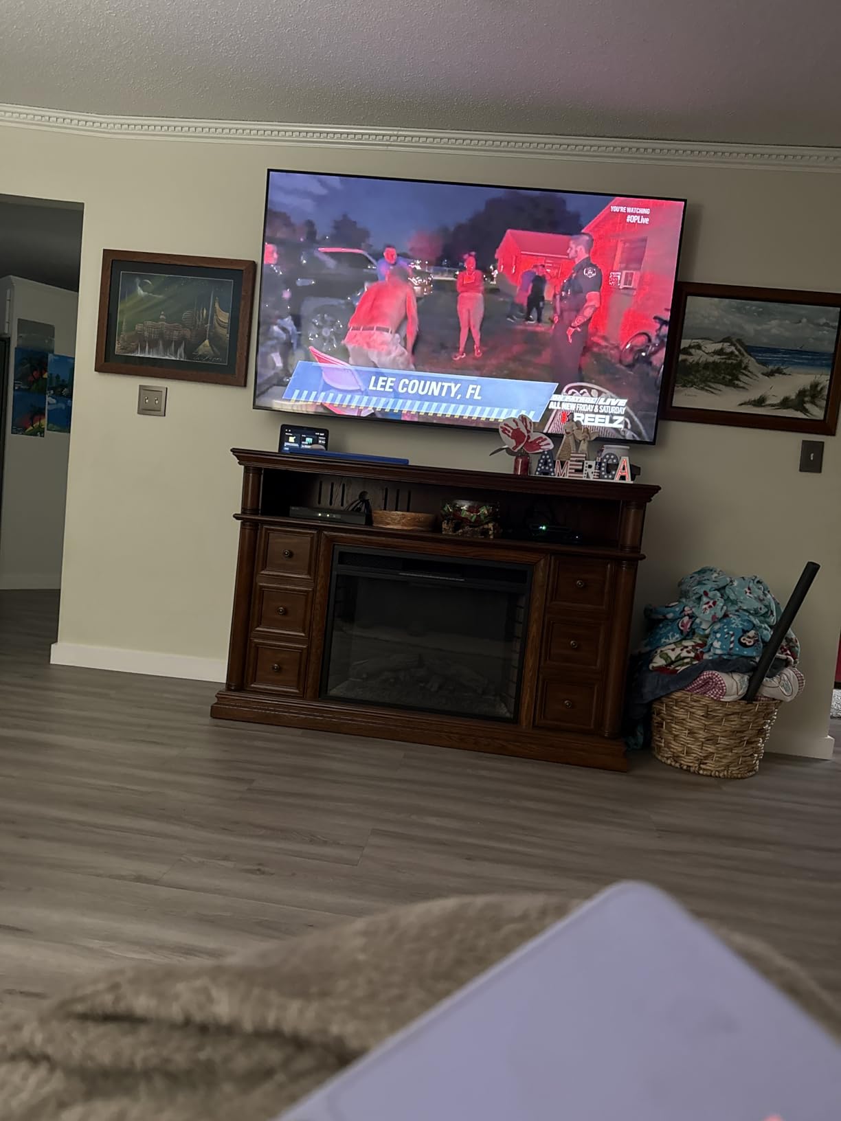 Samsung 85-Inch Class QLED Q8F 4K UHD Smart TV (2025 Model) Q4 AI Processor, 100% Color Volume with Quantum Dot, AirSlim Design, Endless Free Content, Samsung Vision AI, Alexa Built-in Customer Review Samsung 85-Inch Class QLED Q8F 4K UHD Smart TV (2025 Model) Q4 AI Processor, 100% Color Volume with Quantum Dot, AirSlim Design, Endless Free Content, Samsung Vision AI, Alexa Built-in - Customer Photo 3