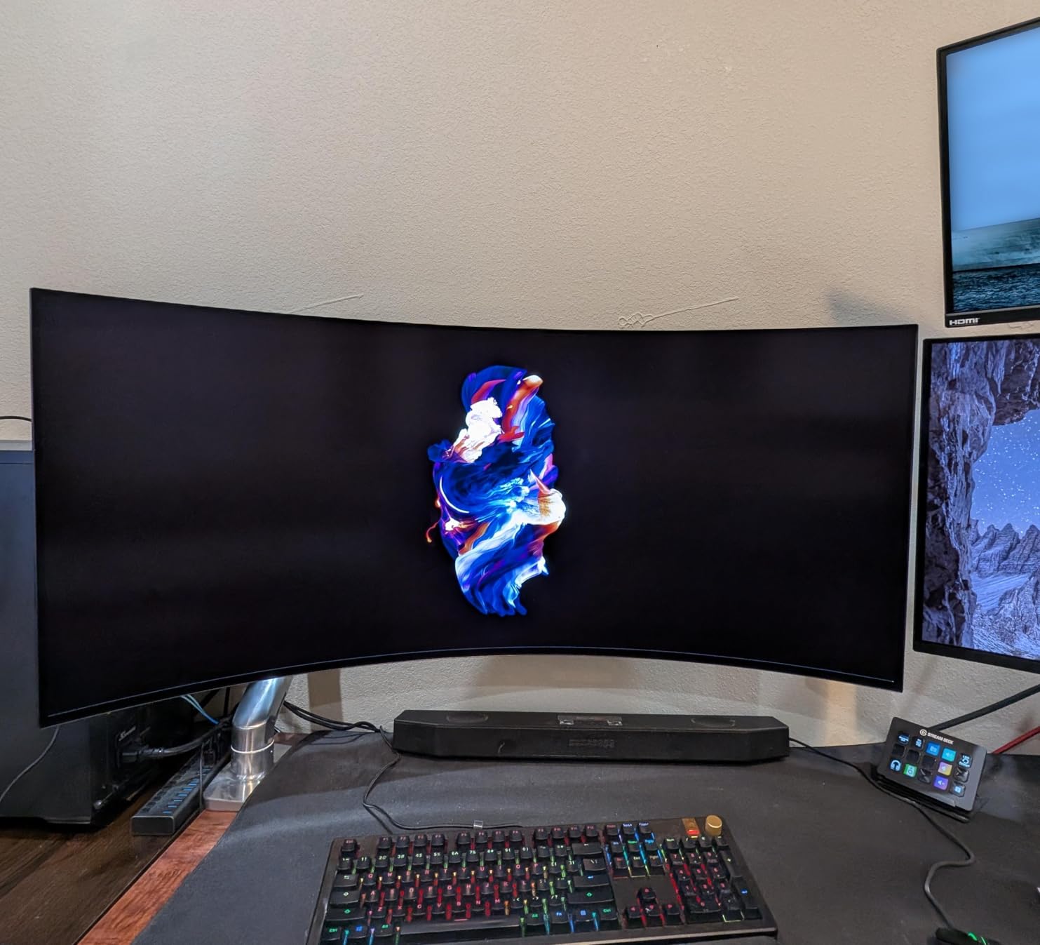 LG 39GX90SA-W 39-inch Ultragear WQHD (3440 x 1440) OLED Curved Gaming Monitor 240Hz, 1ms, NVIDIA G-Sync Compatible, AMD FreeSync Premium, VESA DisplayHDR True Black 400, webOS, USB Type-C, White - Customer Photo 1