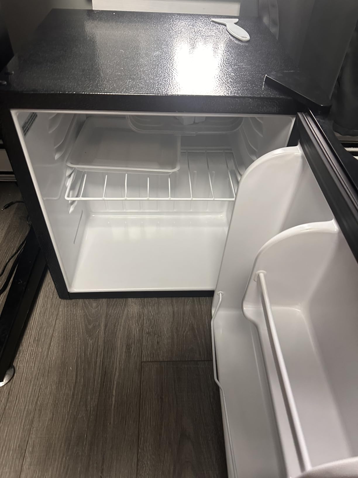Small Fridge with Freezer - 1.7 Cu.Ft Single Door Mini Fridge with Adjustable Thermostat, Energy Saving, Low Noise, Small Refrigerator for Bedroom, Office, Dorm, Apartment, Classroom - Black - Customer Photo 2