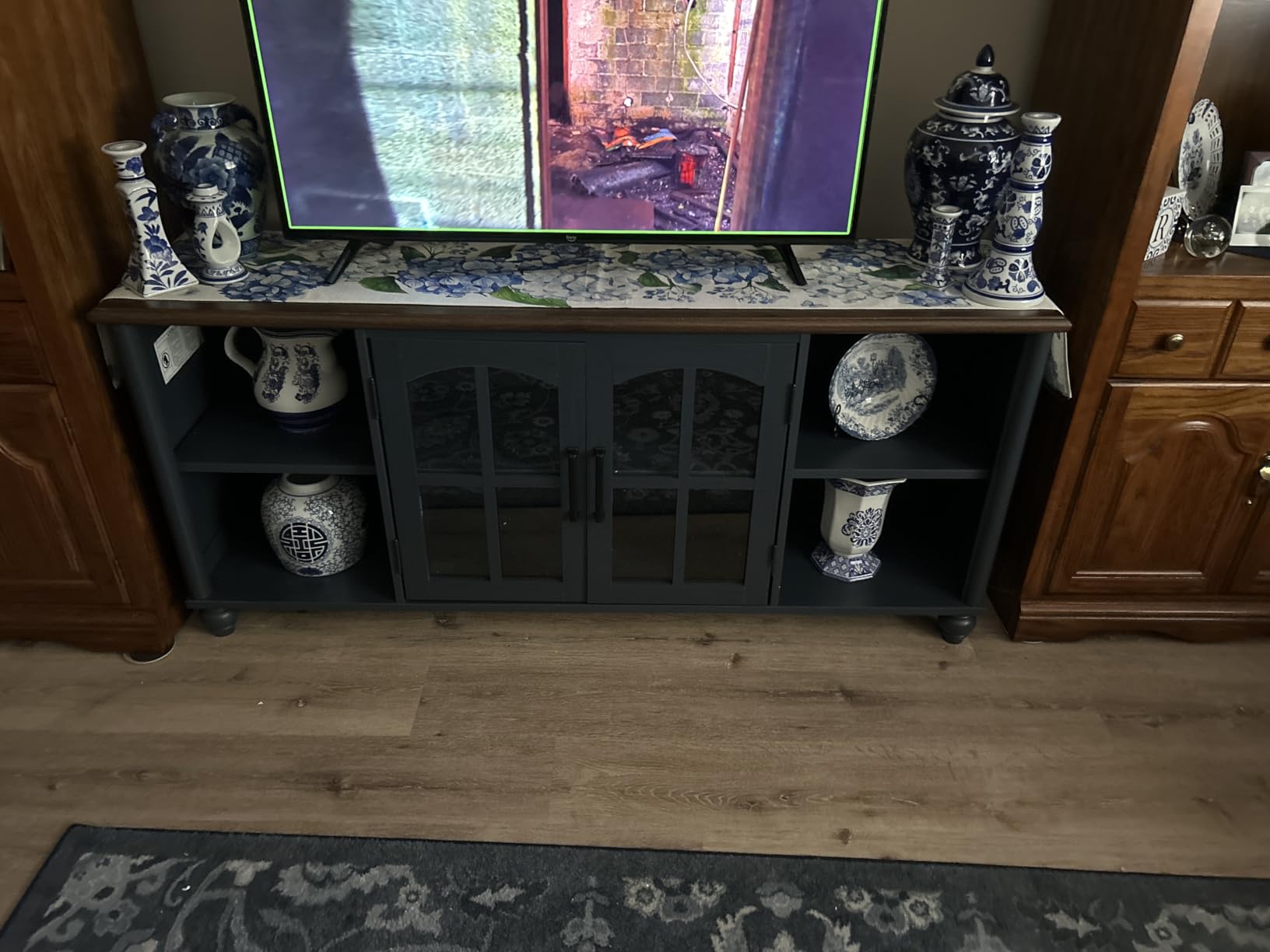 Farmhouse TV Stand for 60 Inch TV, Wood Entertainment Center with Adjustable Shelves & Glass Door Storage Cabinet,Television Stands for 65