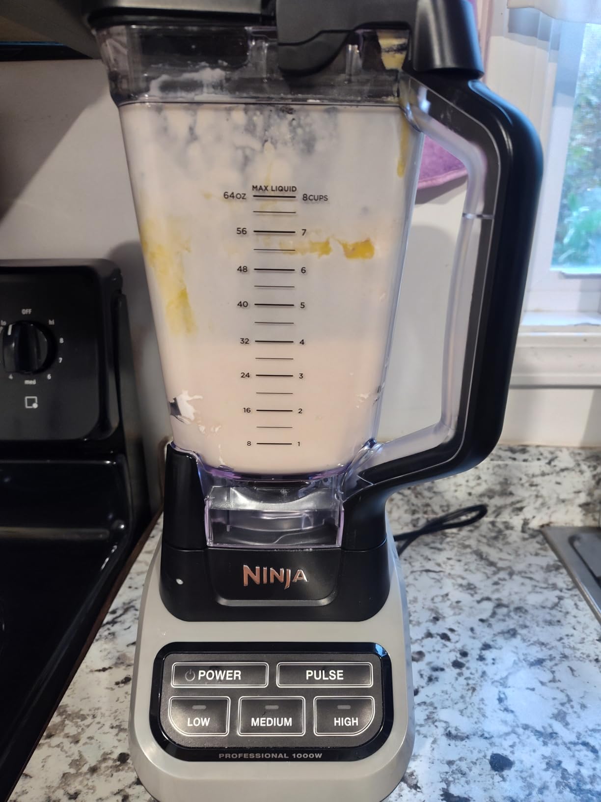 Ninja Professional Blender 1000W, Total Crushing Technology- Smoothies, Ice Crushing & Frozen Fruit, Full-Size Countertop Blender, 72-oz. Pitcher, Black & Grey, BL610 - Customer Photo 2