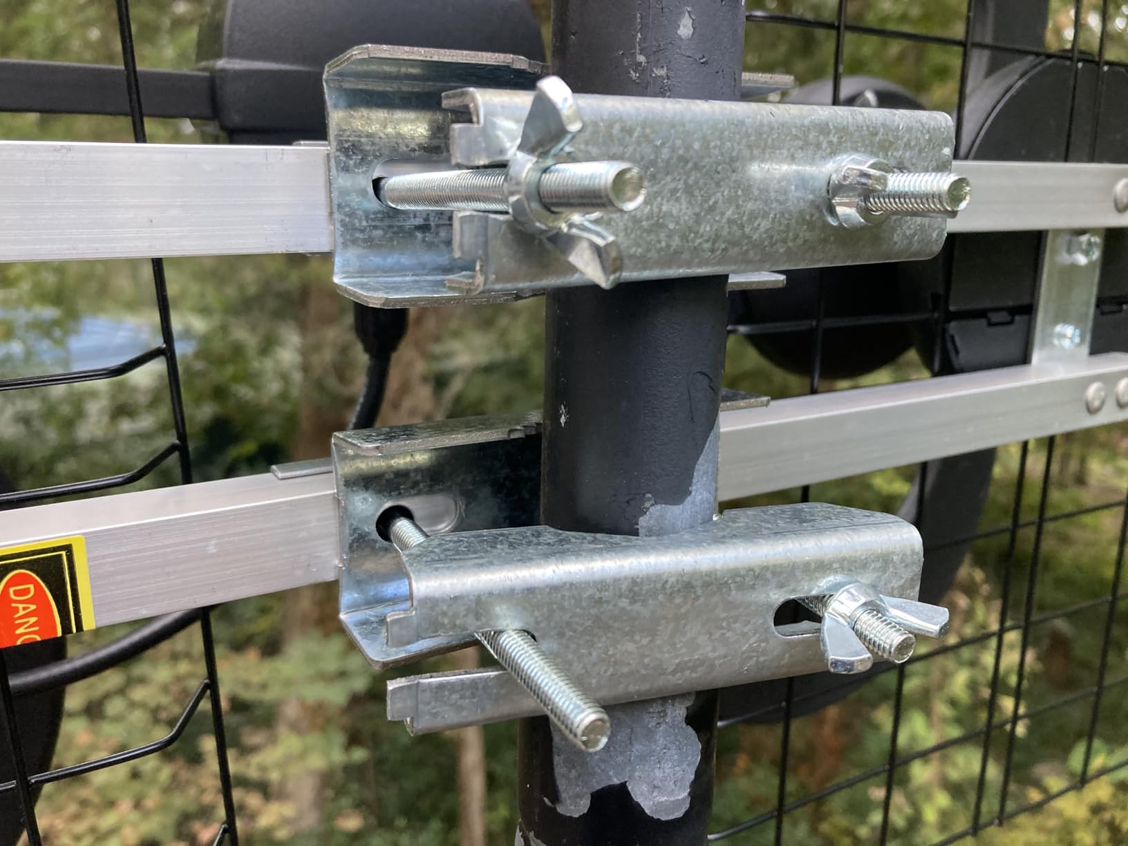 Antennas Direct ClearStream 4V Indoor Outdoor TV Antenna, UHF VHF, Multi-Directional, 70+ Mile Range, 4K 8K UHD, NEXTGEN TV – w/ 20-inch Mast (Black) Customer Review Antennas Direct ClearStream 4V Indoor Outdoor TV Antenna, UHF VHF, Multi-Directional, 70+ Mile Range, 4K 8K UHD, NEXTGEN TV – w/ 20-inch Mast (Black) - Customer Photo 1