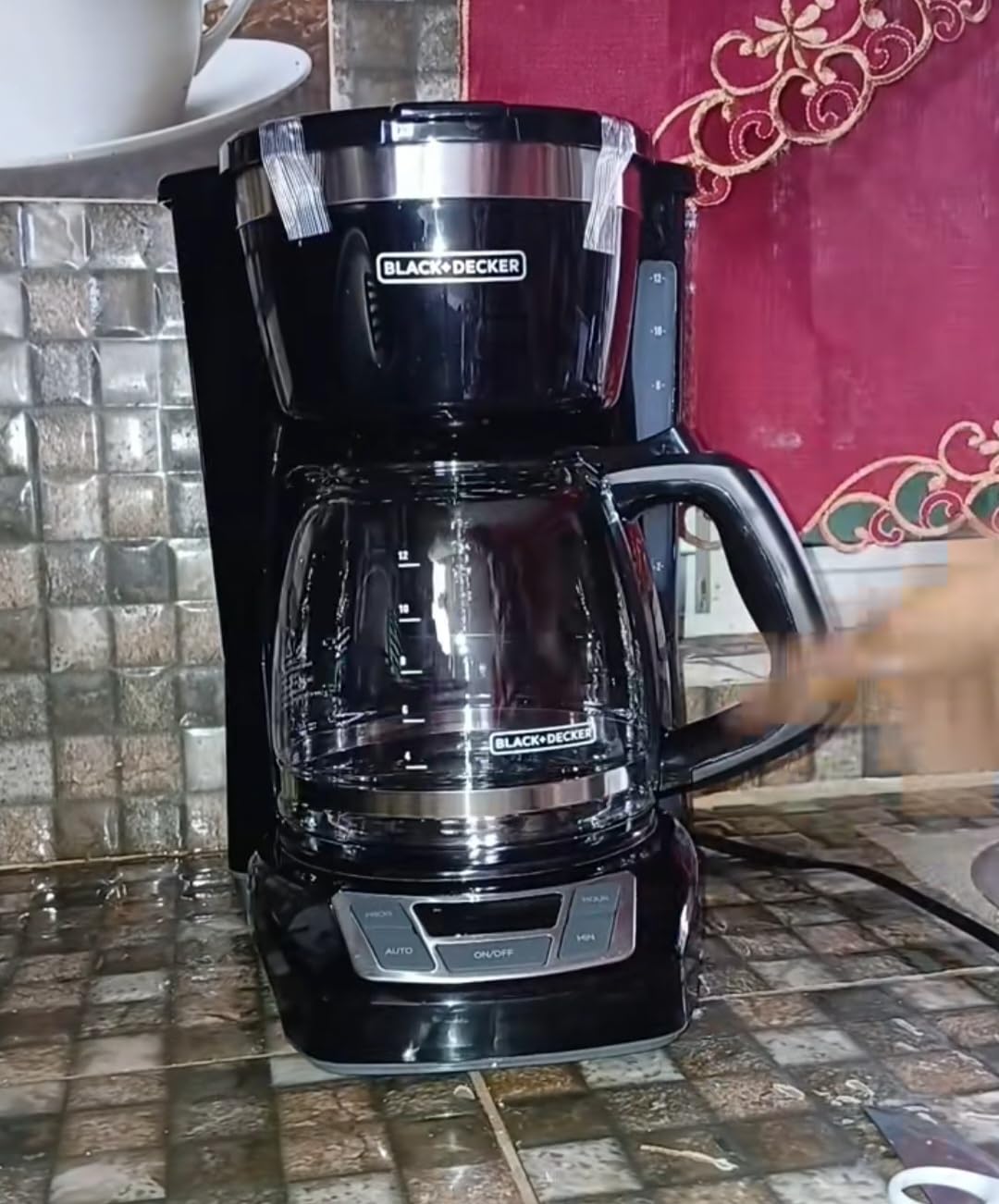 BLACK+DECKER 12-Cup Digital Coffee Maker, Programmable, Washable Basket Filter, Sneak-A-Cup, Auto Brew, Water Window, Keep Hot Plate, Black Customer Review BLACK+DECKER 12-Cup Digital Coffee Maker, Programmable, Washable Basket Filter, Sneak-A-Cup, Auto Brew, Water Window, Keep Hot Plate, Black - Customer Photo 4