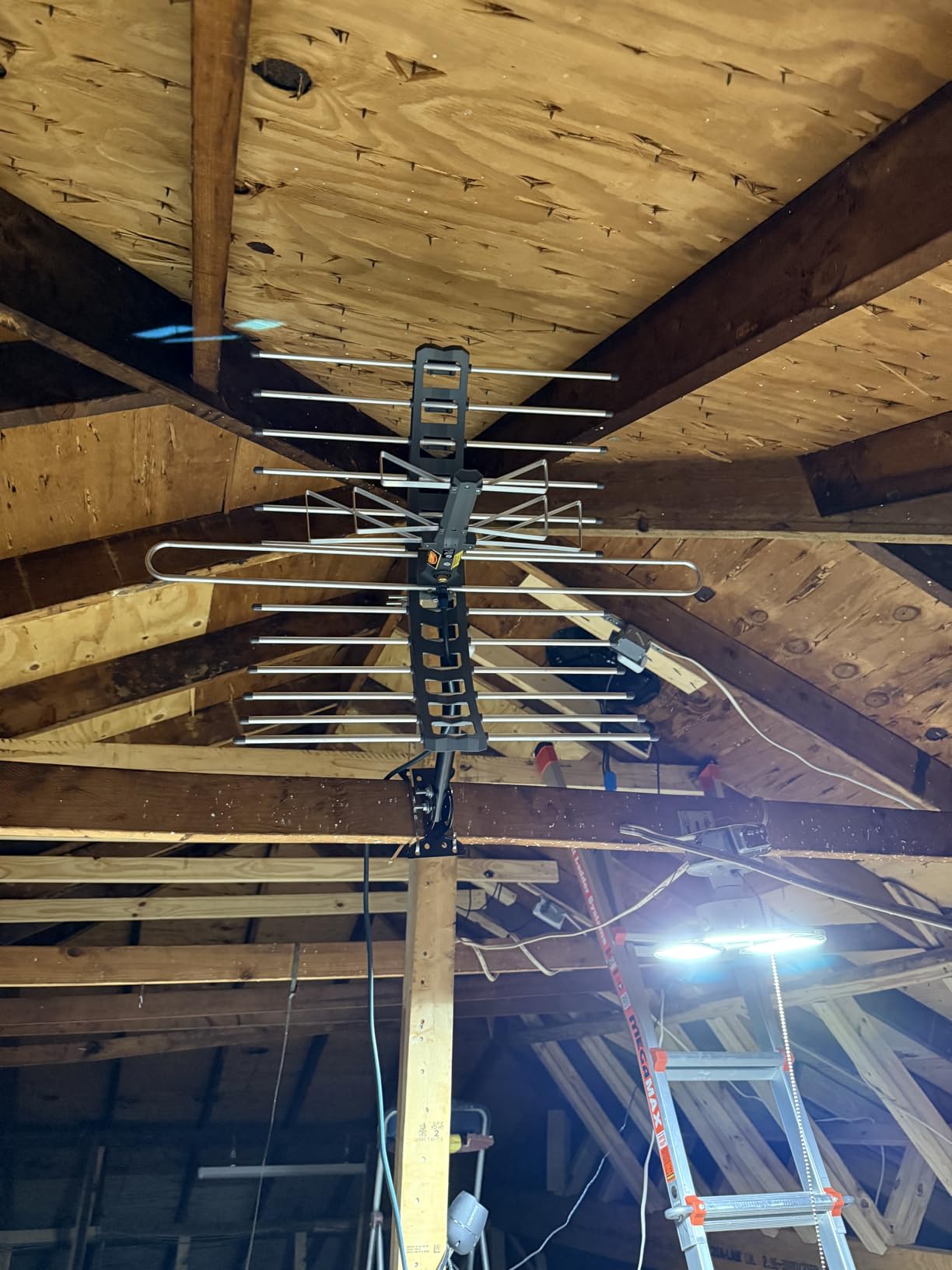 GE Outdoor HD Digital TV Antenna, Long Range Smart TV Antenna, Supports 4K 1080P HD Smart TV VHF UHF, J Mount Included for Attic or Outdoor, Weather Resistant, 29884 Customer Review GE Outdoor HD Digital TV Antenna, Long Range Smart TV Antenna, Supports 4K 1080P HD Smart TV VHF UHF, J Mount Included for Attic or Outdoor, Weather Resistant, 29884 - Customer Photo 1