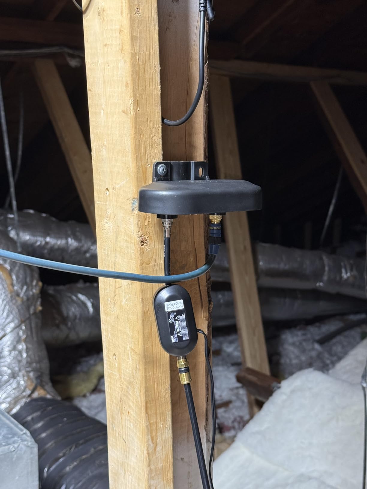 GE Outdoor HD Digital TV Antenna, Long Range Smart TV Antenna, Supports 4K 1080P HD Smart TV VHF UHF, J Mount Included for Attic or Outdoor, Weather Resistant, 29884 Customer Review GE Outdoor HD Digital TV Antenna, Long Range Smart TV Antenna, Supports 4K 1080P HD Smart TV VHF UHF, J Mount Included for Attic or Outdoor, Weather Resistant, 29884 - Customer Photo 2