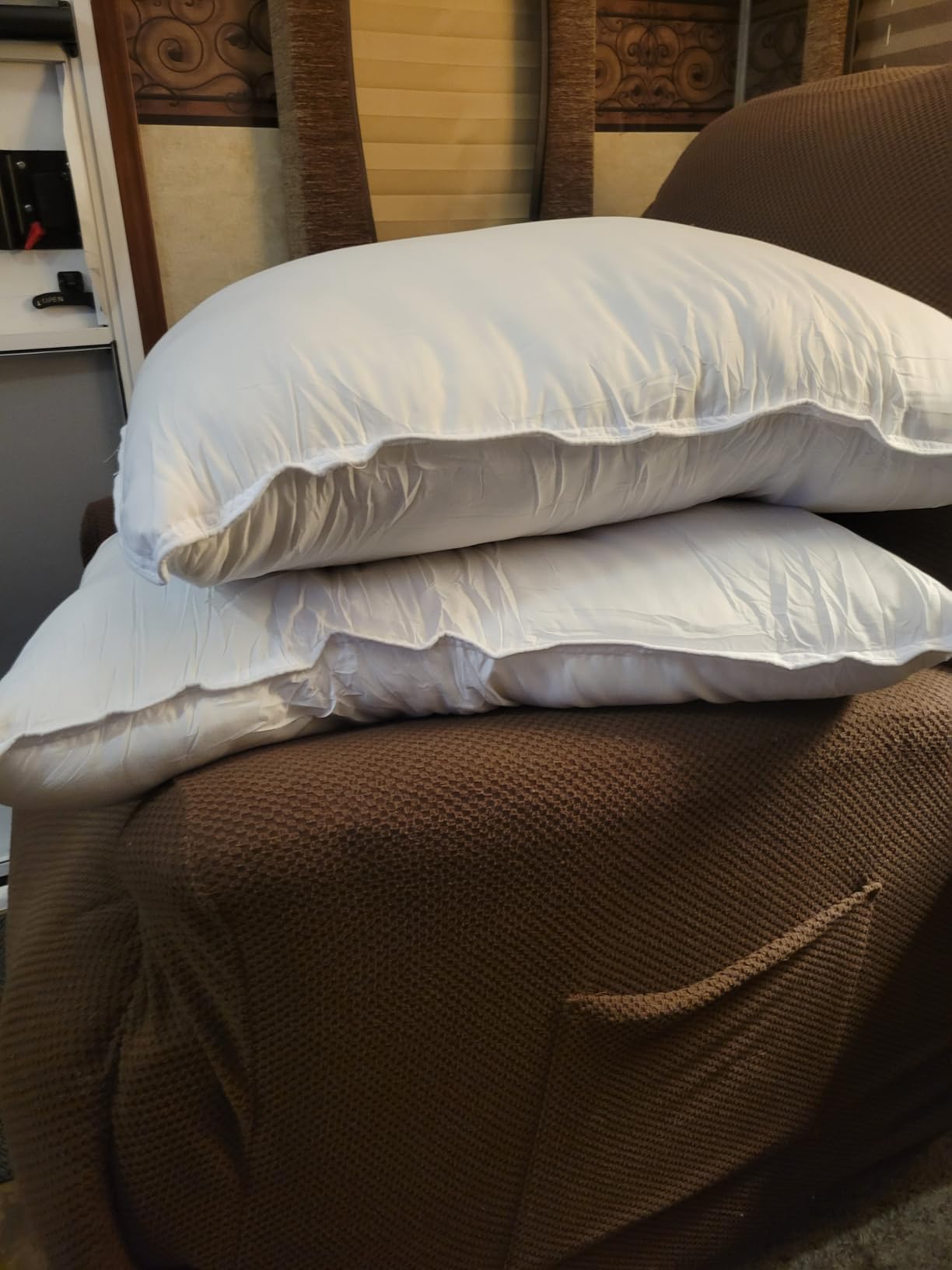 Amazon Basics Down Alternative Pillows for Stomach and Back Sleepers, Soft Density, Standard, Pack of 2, White, 26 in L x 20 in W - Customer Photo 2