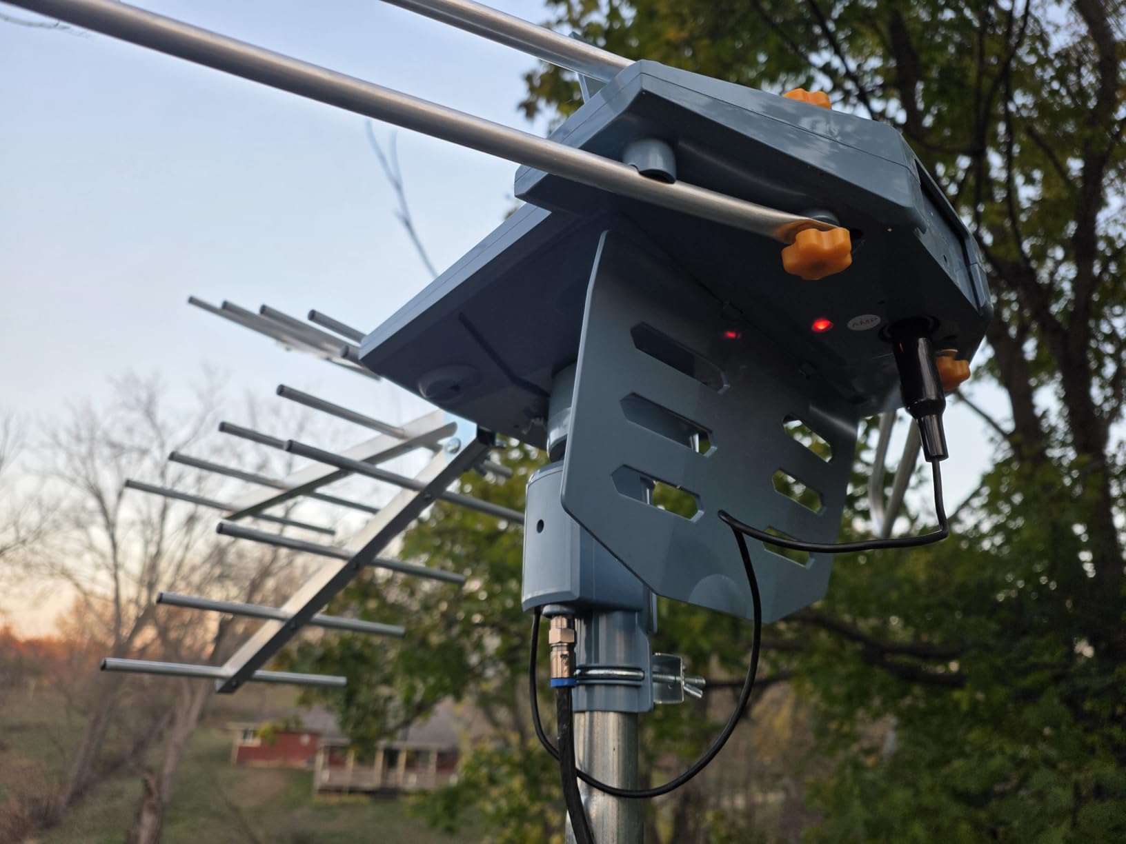 PBD WA-2608 Amplified Outdoor TV Antenna – Long Range with UHF/VHF, 360° Motorized Rotation, Remote Control, Mounting Pole, and 40FT RG6 Cable – Supports 4K, 1080P, Smart and Older TVs (2 Outputs) Customer Review PBD WA-2608 Amplified Outdoor TV Antenna – Long Range with UHF/VHF, 360° Motorized Rotation, Remote Control, Mounting Pole, and 40FT RG6 Cable – Supports 4K, 1080P, Smart and Older TVs (2 Outputs) - Customer Photo 2