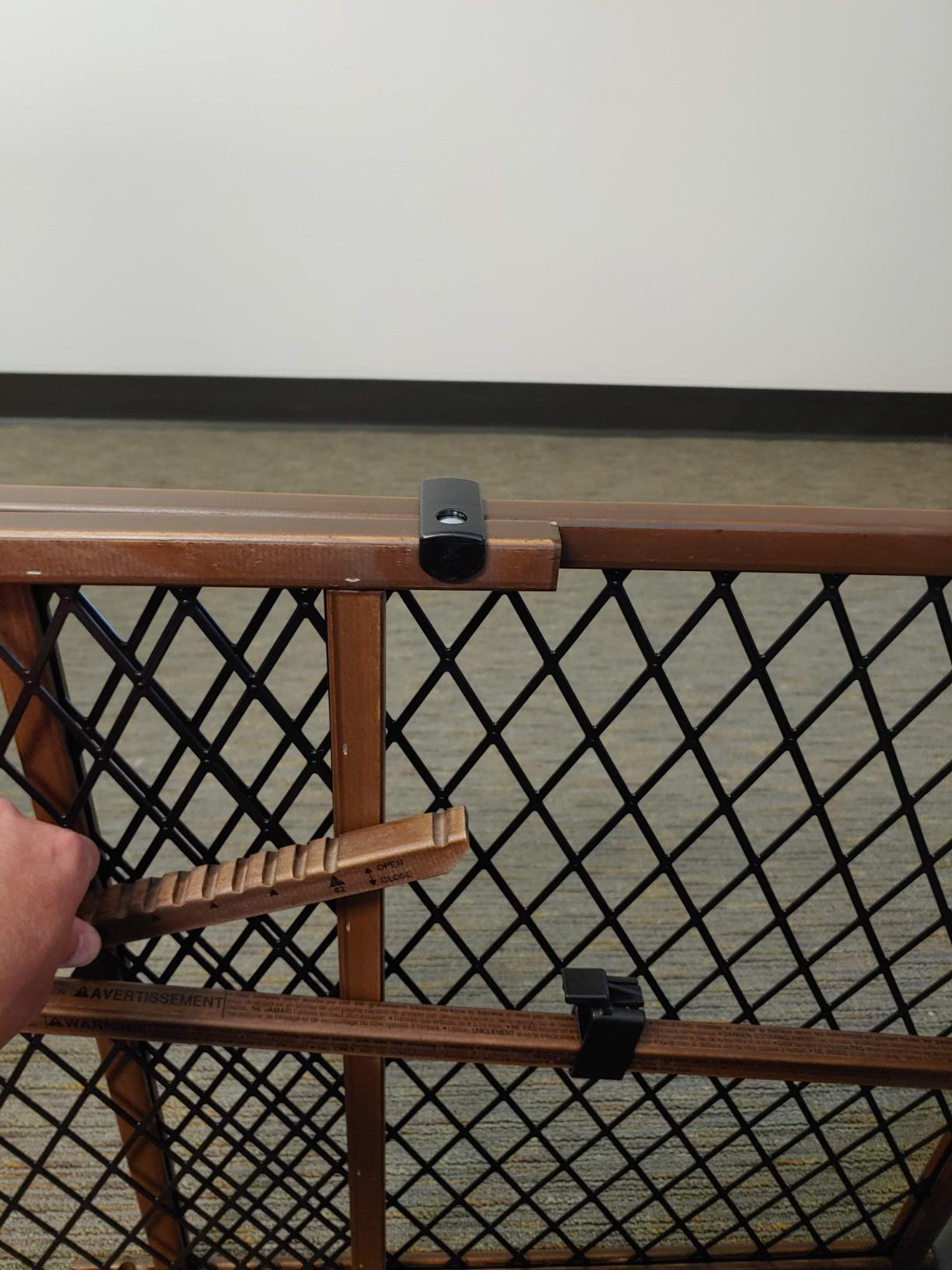 Evenflo Position & Lock Baby Gate, Pressure-Mounted, Farmhouse Collection Customer Review Evenflo Position & Lock Baby Gate, Pressure-Mounted, Farmhouse Collection - Customer Photo 4