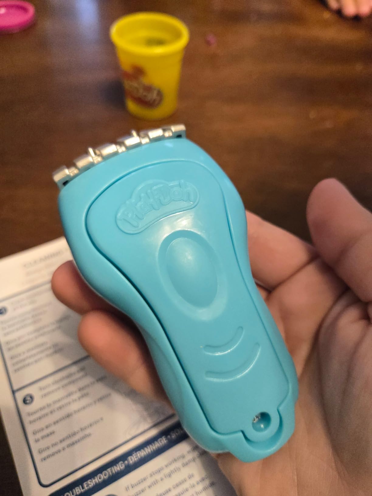 Play-Doh Buzz 'n Cut Fuzzy Pumper Barber Shop Set, Electric Buzzer, 5 Colors of 2-Ounce Cans, Preschool Toys, Christmas Gifts Girls & Boys, Ages 3+ (Amazon Exclusive) - Customer Photo 4