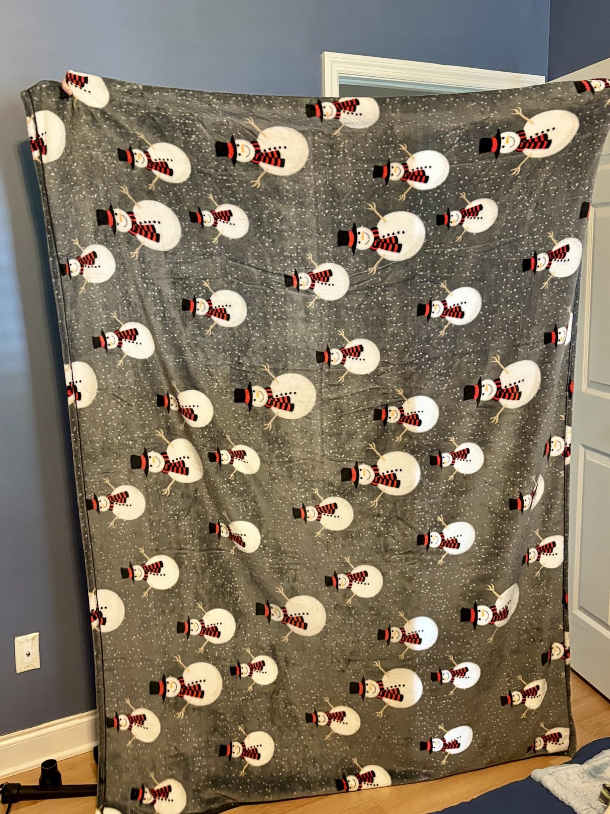 PAVILIA Tan Taupe Throw Blanket for Couch Bed, Soft Fleece Throws for Sofa Chair, Fuzzy Waffle Textured Blanket, Cozy Warm Lightweight All Season Blanket Throw, 50x60 - Customer Photo 5