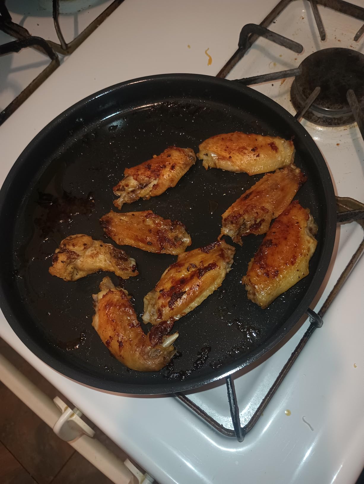 BLACK+DECKER EM031MB11 Digital Microwave Oven with Turntable Push-Button Door, Child Safety Lock, 1000W, 1.1cu.ft, Black & Stainless Steel - Customer Photo 1