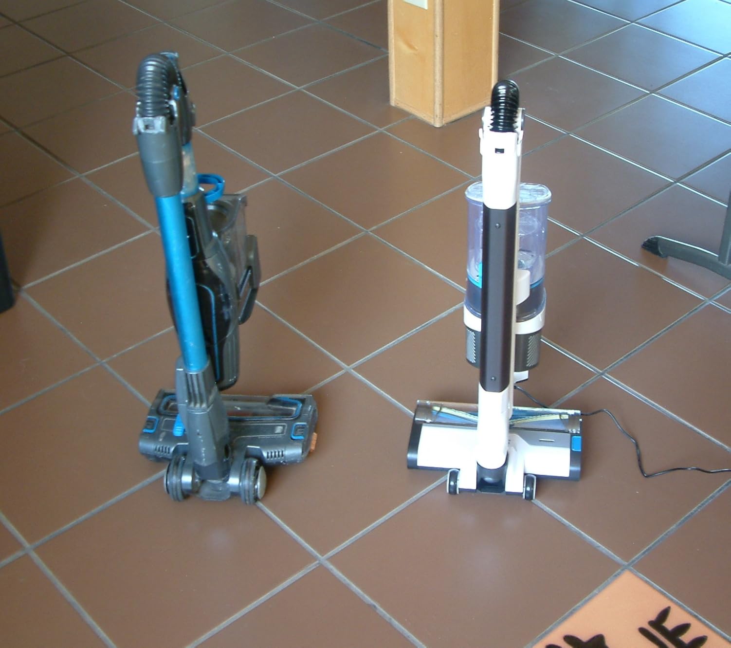 Shark | Pet Cordless Vacuum Cleaner | LED Headlights | Removable Handheld Vacuum for Pet Hair | Crevice Tool & Pet Multi-Tool Included | 40min Runtime | For Carpet & Hard Floors | Grey | IX141 - Customer Photo 2