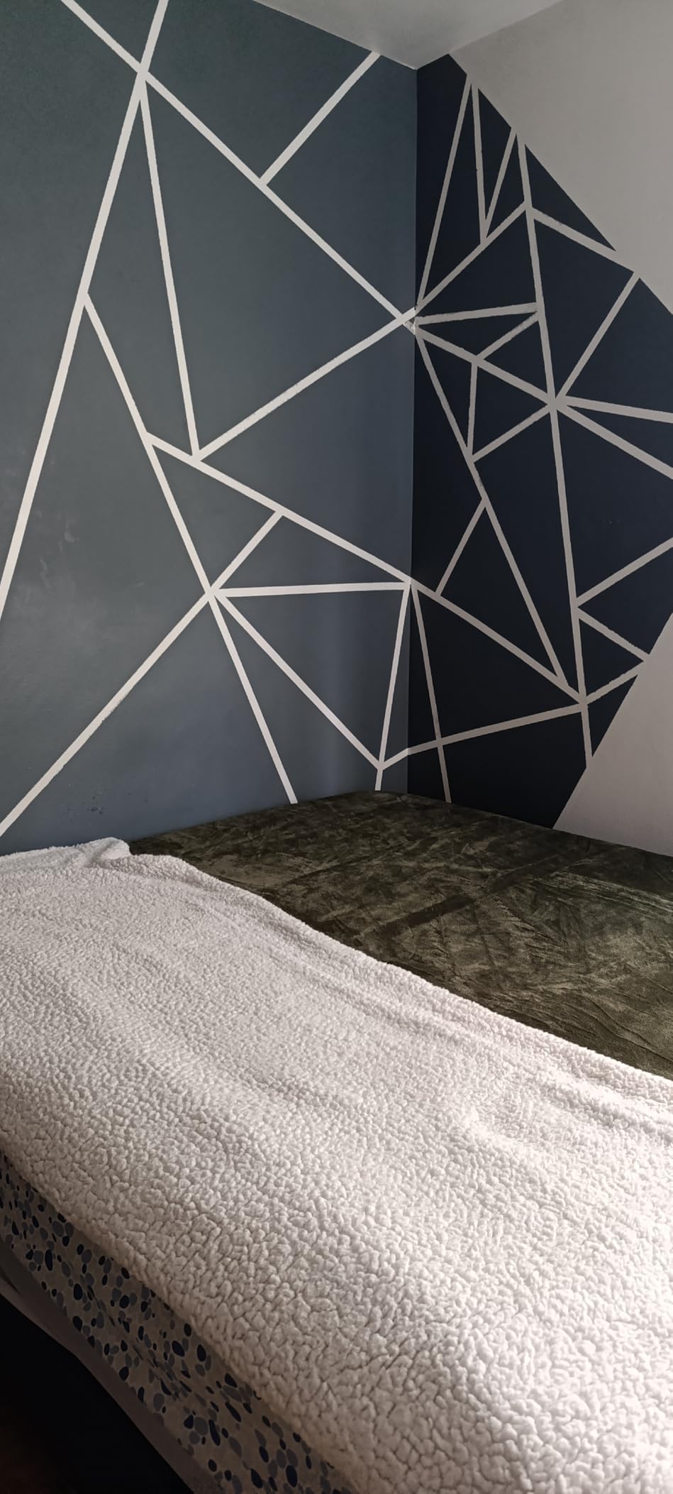 Bedsure Sherpa Fleece Throw Blanket for Couch - Thick and Warm, Soft Fuzzy Plush Throw Blanket for Winter, Black, 50x60 Inches - Customer Photo 1