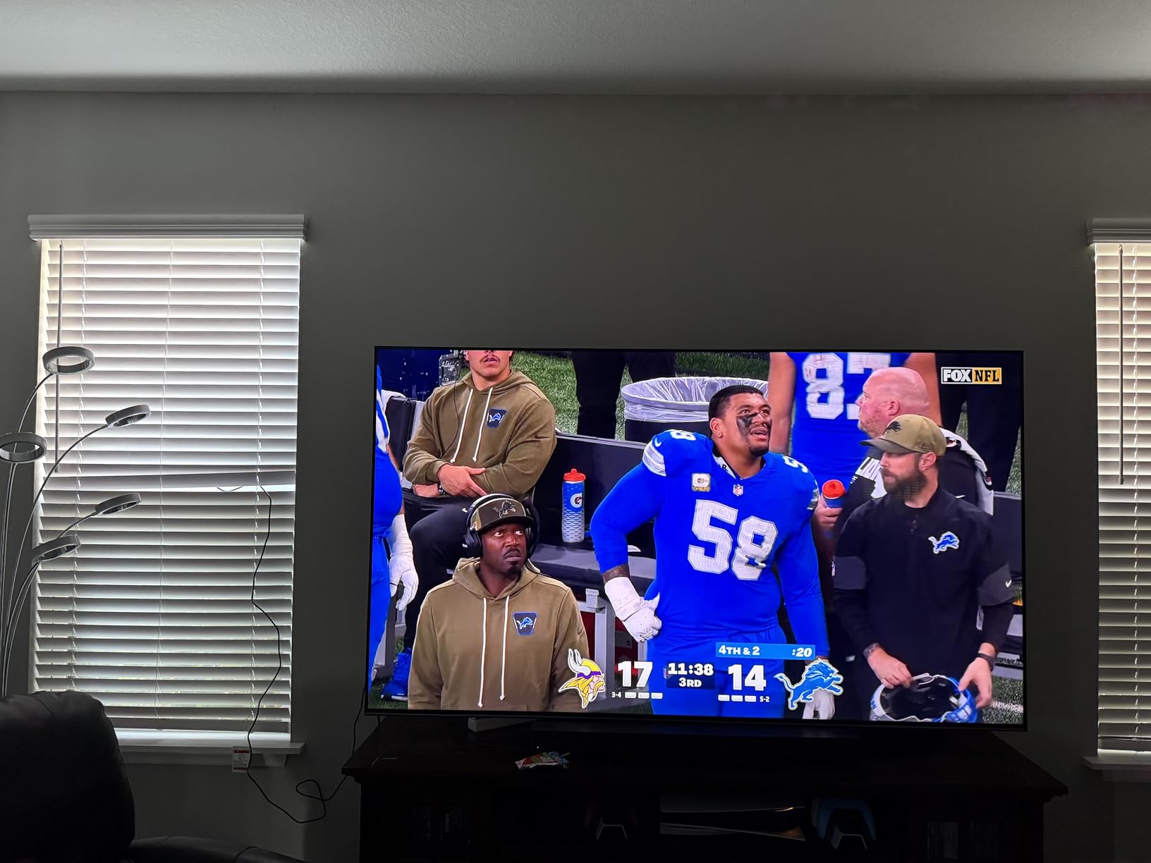 HIDB TV Antenna for Smart TV Indoor, Digital Indoor HD Antennas with Strong Magnetic Base, Easy Installation, Long Range Reception for Local Channels 4K 1080P, 10ft Long Cables (Black) Customer Review HIDB TV Antenna for Smart TV Indoor, Digital Indoor HD Antennas with Strong Magnetic Base, Easy Installation, Long Range Reception for Local Channels 4K 1080P, 10ft Long Cables (Black) - Customer Photo 2