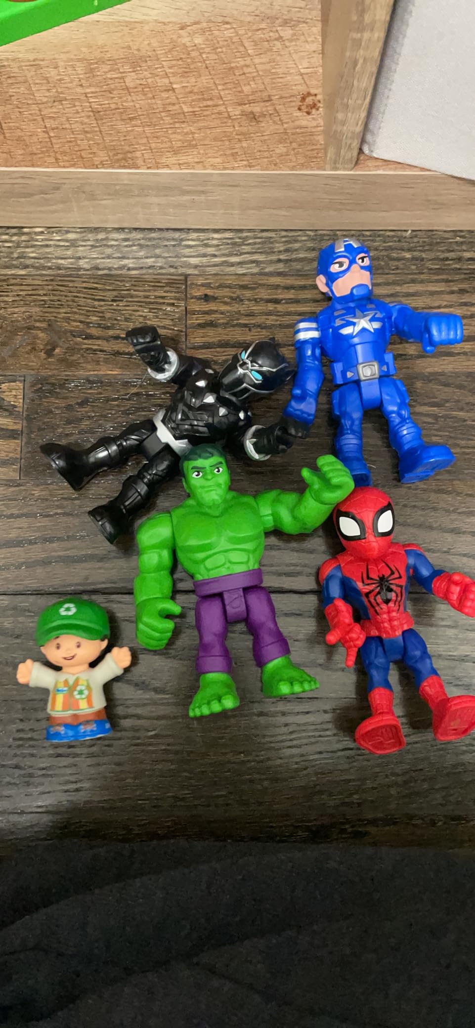 Marvel Super Hero Adventures 5-Inch Action Figure 5-Pack, Includes Captain America, Spider-Man, 5 Accessories (Amazon Exclusive) - Customer Photo 1