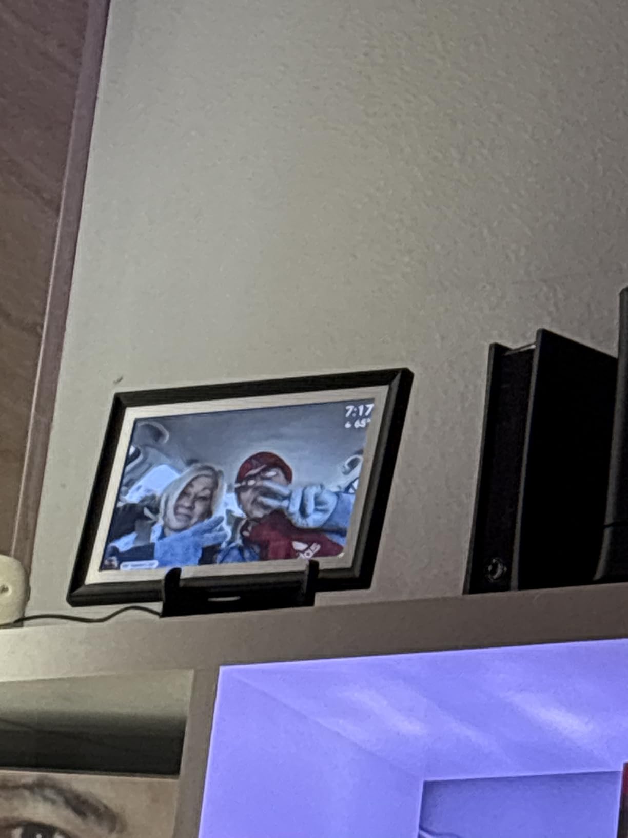 32GB FRAMEO 10.1 Inch Smart WiFi Digital Photo Frame 1280x800 IPS LCD Touch Screen, Auto-Rotate Portrait and Landscape, Built in 32GB Memory, Share Moments Instantly via Frameo App from Anywhere Customer Review 32GB FRAMEO 10.1 Inch Smart WiFi Digital Photo Frame 1280x800 IPS LCD Touch Screen, Auto-Rotate Portrait and Landscape, Built in 32GB Memory, Share Moments Instantly via Frameo App from Anywhere - Customer Photo 2