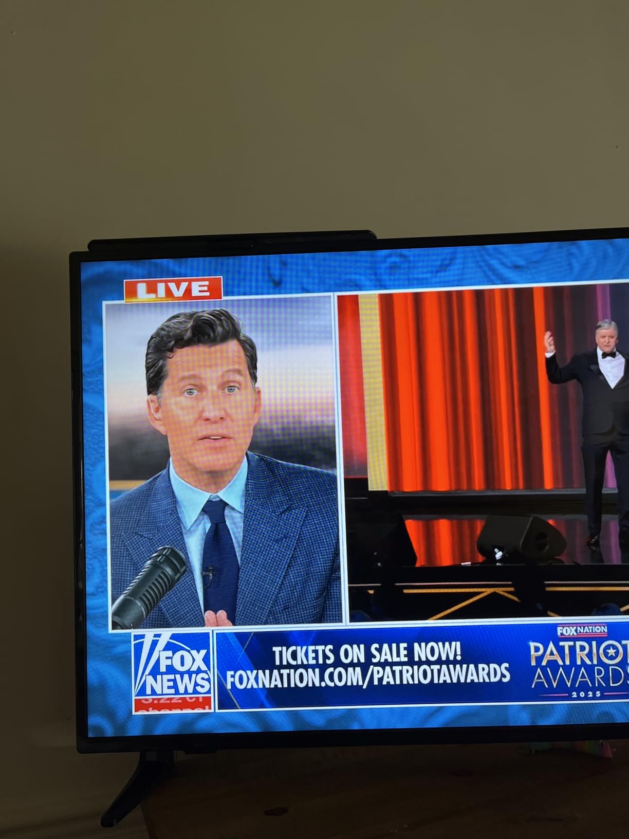 Philips Hover Amplified HD Digital TV Antenna, Long Range Smart TV Antenna, Easy Mount on Top of TV Design, Supports 4K 1080P HD VHF UHF, Signal Booster, Coax HDTV Cable/AC Adapter, SDV7219N/27 Customer Review Philips Hover Amplified HD Digital TV Antenna, Long Range Smart TV Antenna, Easy Mount on Top of TV Design, Supports 4K 1080P HD VHF UHF, Signal Booster, Coax HDTV Cable/AC Adapter, SDV7219N/27 - Customer Photo 1