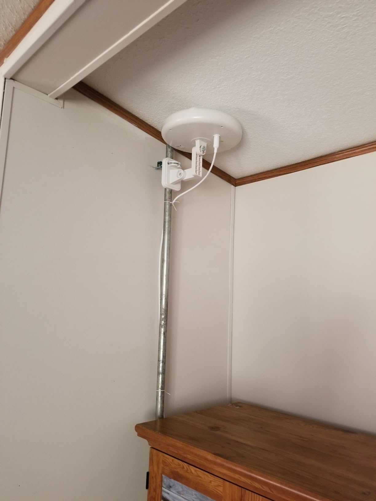 1byone Outdoor TV Antenna 360° Omni-Directional Extended Range Reception Enhance VHF&UHF 4K Ready HDTV Antenna with Added Stability for Outdoor/Attic/RV Use - 39ft RG6 Coax Cable Customer Review 1byone Outdoor TV Antenna 360° Omni-Directional Extended Range Reception Enhance VHF&UHF 4K Ready HDTV Antenna with Added Stability for Outdoor/Attic/RV Use - 39ft RG6 Coax Cable - Customer Photo 2