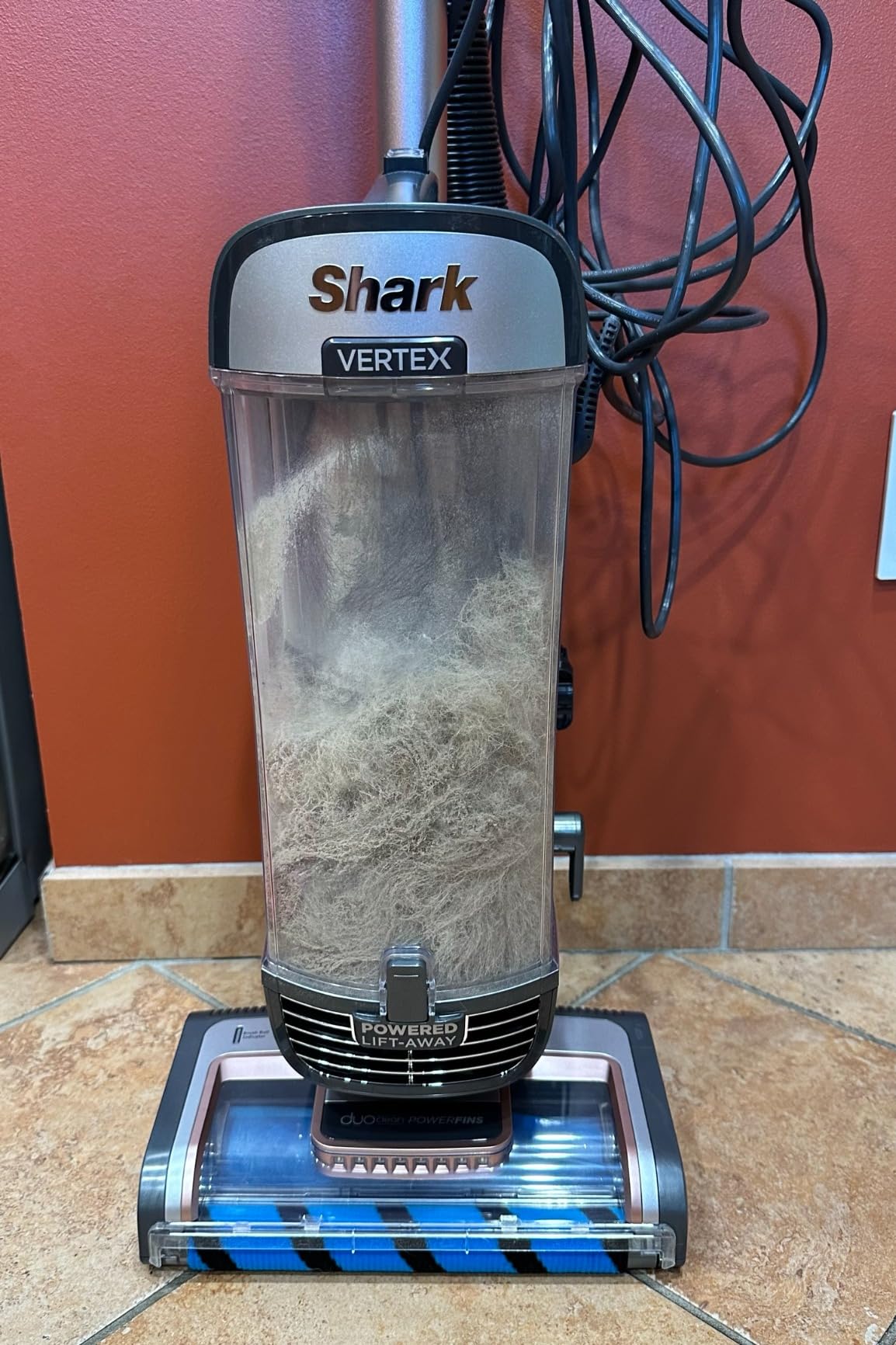 Shark AZ2002 Vertex Powered Lift-Away Upright Vacuum with DuoClean PowerFins, Self-Cleaning Brushroll, Large Dust Cup, Pet Crevice Tool, Dusting Brush & Power Brush, Silver/Rose Gold - Customer Photo 3