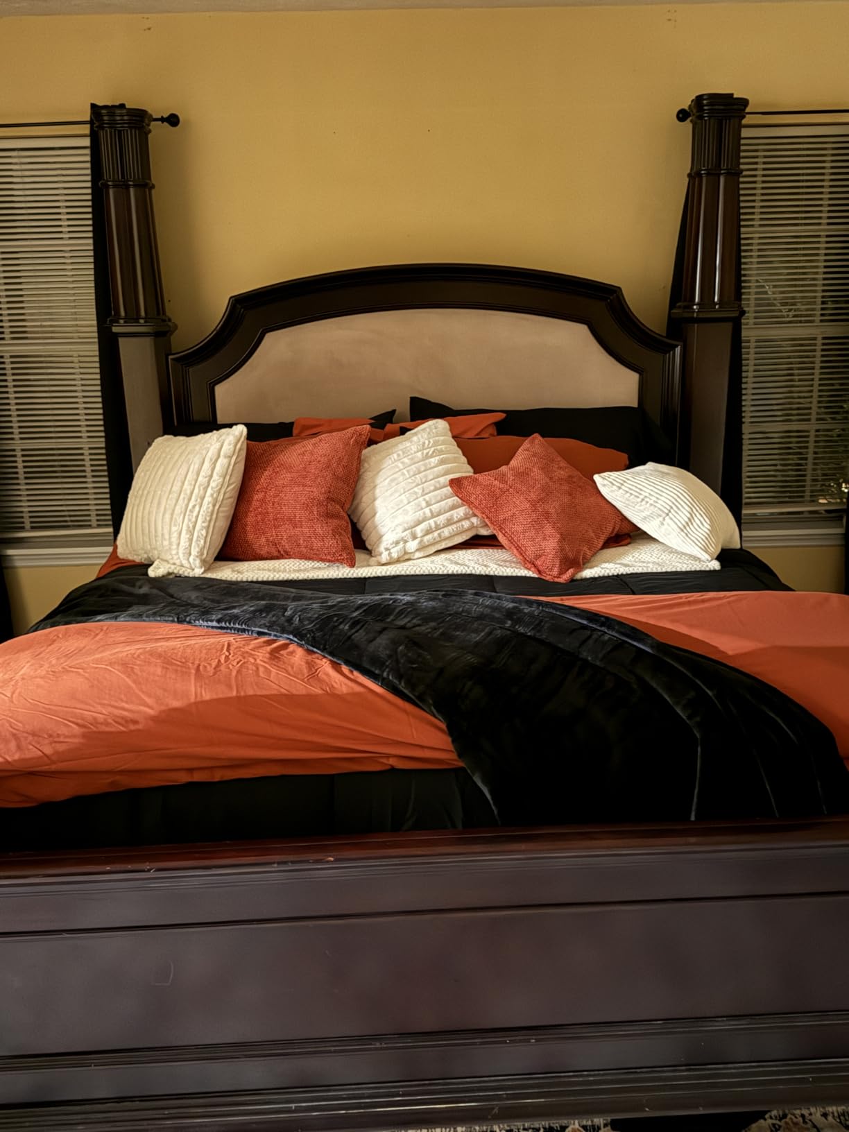 BEDELITE Fleece Blanket Black Throw Blankets for Couch & Bed, Luxury Plush Cozy Fuzzy Blanket 50x60 inches, Super Soft Warm Lightweight Throw Blanket for Travel Camping - Customer Photo 4