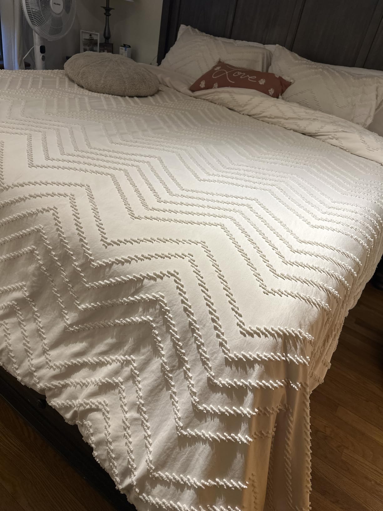 DOWNCOOL Comforters Queen Size, Duvet Insert,Black All Season Duvet, Lightweight Quilt, Down Alternative Hotel Comforter (Black, Queen 88x92 Inches) - Customer Photo 2