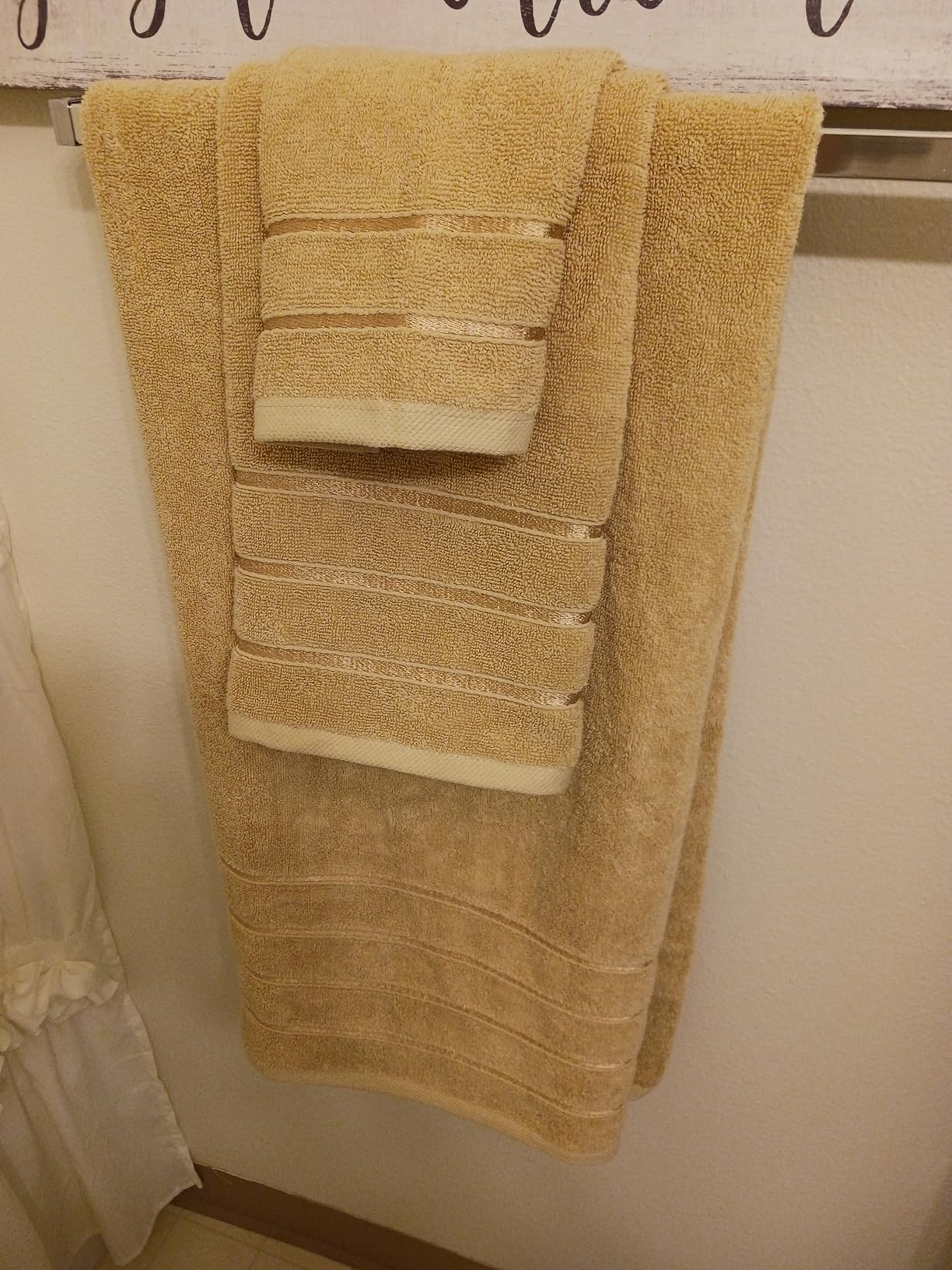 Utopia Towels 8 Piece Luxury Towel Set, 2 Bath, 2 Hand, and 4 Wash Cloths, 600 GSM Ring Spun Cotton, Highly Absorbent Viscose Stripe Towels, Ideal for Everyday use, Cool Grey - Customer Photo 1