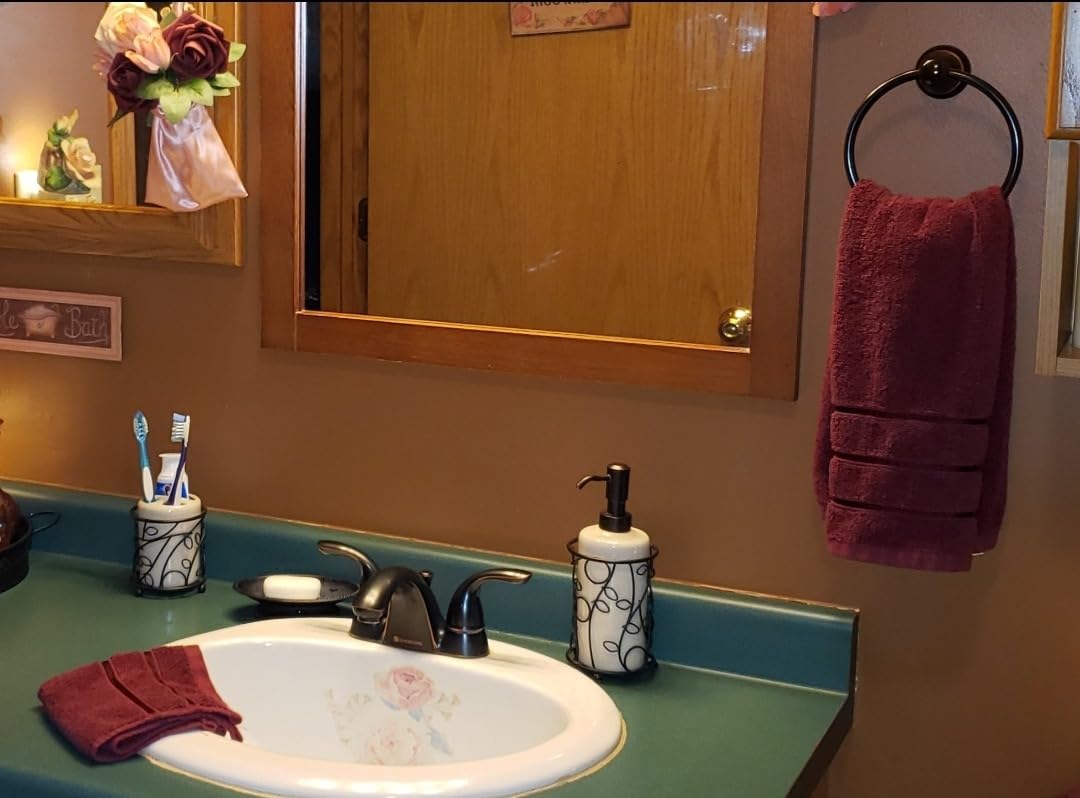 Utopia Towels 8 Piece Luxury Towel Set, 2 Bath, 2 Hand, and 4 Wash Cloths, 600 GSM Ring Spun Cotton, Highly Absorbent Viscose Stripe Towels, Ideal for Everyday use, Cool Grey - Customer Photo 2