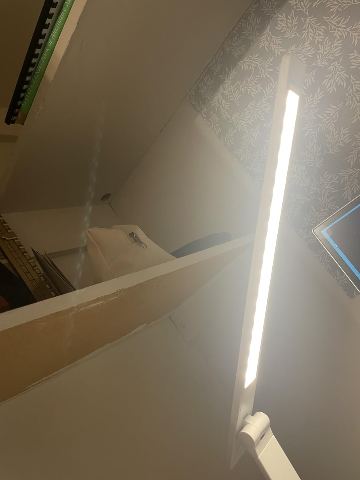 Lepro LED Desk Lamp for Home Office, 9.5W 750LM Metal Touch Control Desk Light, 5 Color Modes 5 Brightness Level, Eye Caring Task Lamp For Reading, Sewing, Crafts, School Supplies, Puzzle Light, Black - Customer Photo 3