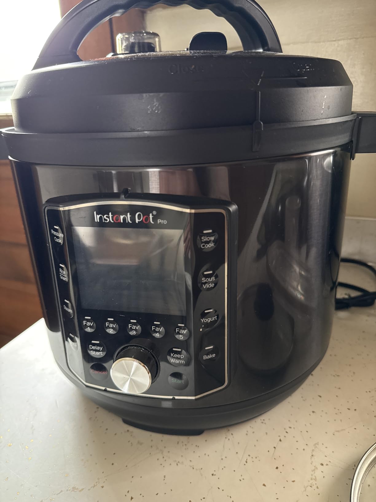 Instant Pot Pro (8 QT) 10-in-1 Pressure Cooker, Slow Cooker, Rice/Grain Cooker, Steamer, Sauté, Sous Vide, Yogurt Maker, Sterilizer, and Warmer, Includes App With Over 800 Recipes, Black - Customer Photo 2