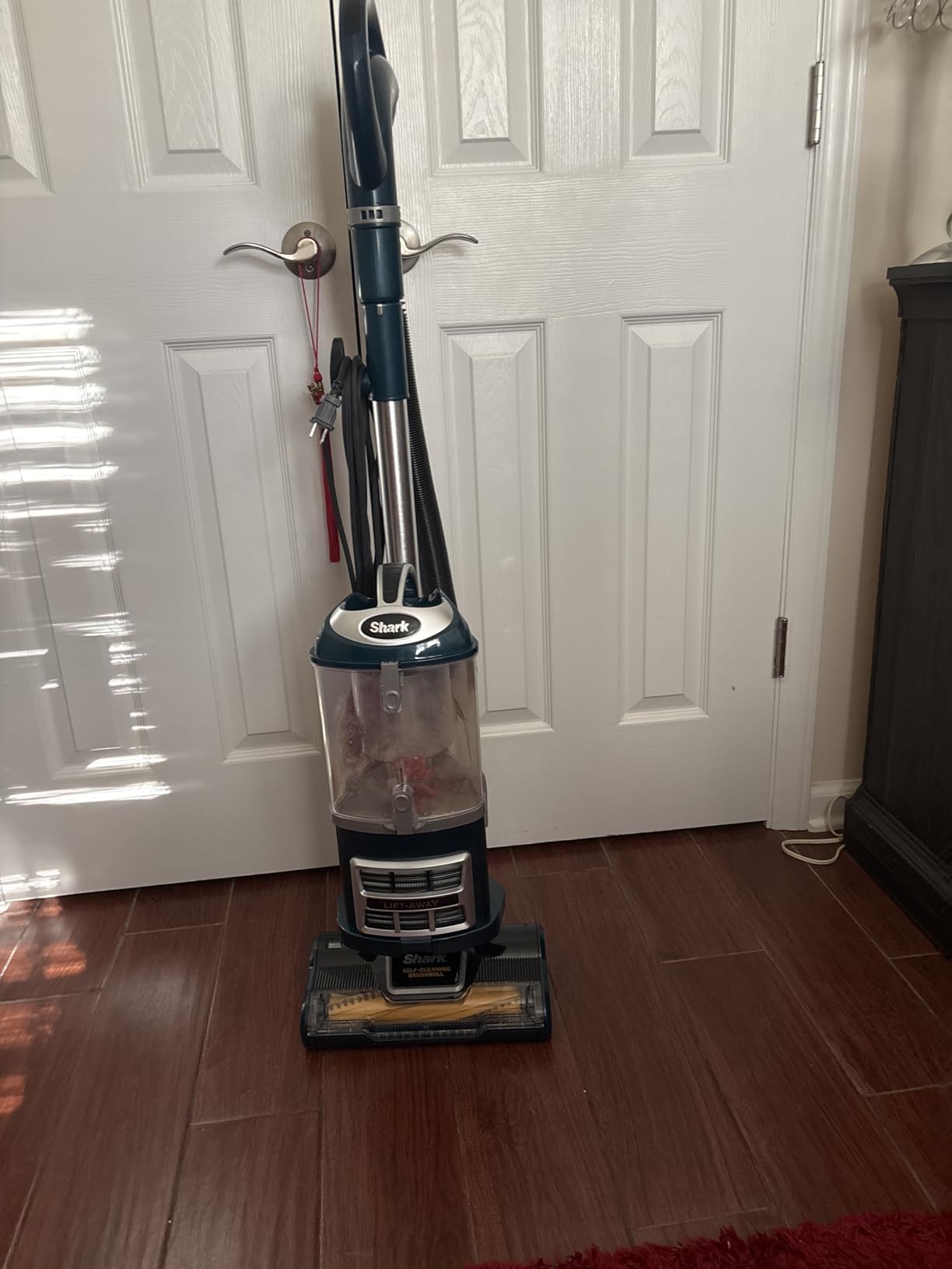 Shark Upright Vacuum, Navigator Lift-Away with Self-Cleaning Brushroll, HEPA Filter, Swivel Steering, Upholstery Tool & Pet Crevice Tool, Perfect for Pets & Multi-Surface, Teal, ZU503AMZ - Customer Photo 1