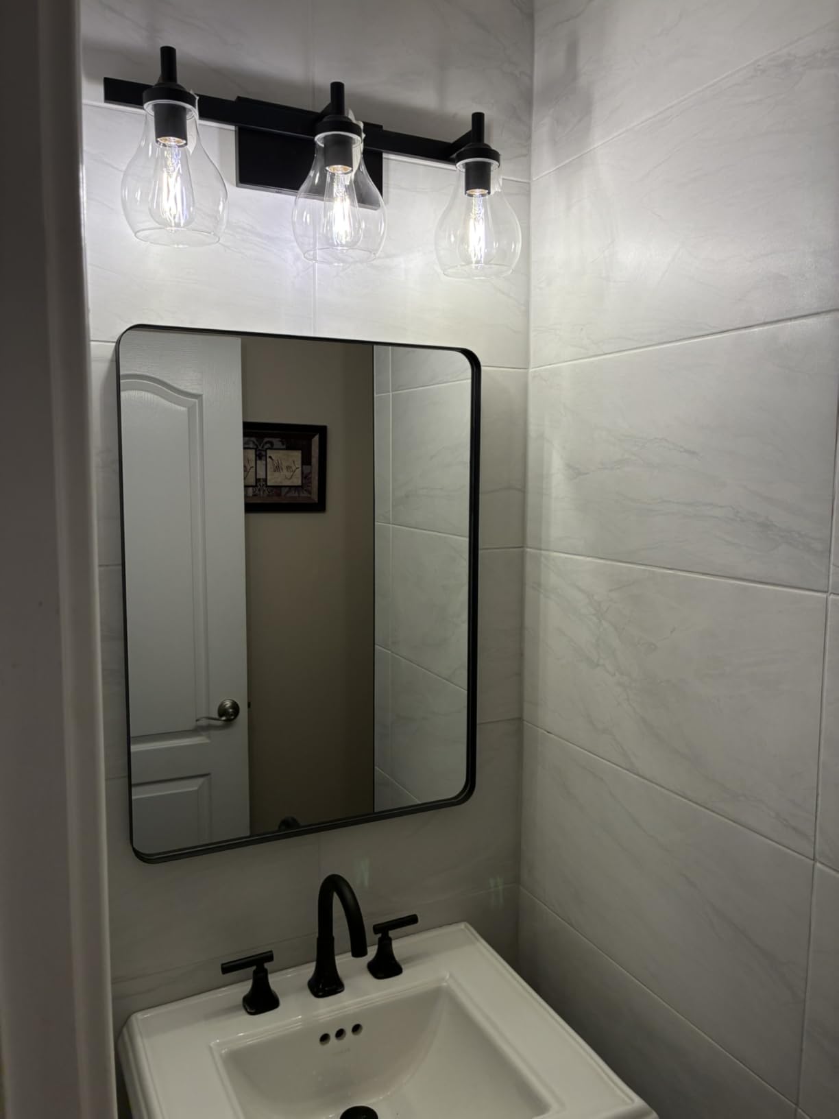 LOAAO Black Metal Framed Bathroom Mirror for Wall, 22X30 Inch Rounded Rectangle Mirror, Matte Black Bathroom Vanity Mirror Farmhouse, Anti-Rust, Hangs Horizontally or Vertically Customer Review LOAAO Black Metal Framed Bathroom Mirror for Wall, 22X30 Inch Rounded Rectangle Mirror, Matte Black Bathroom Vanity Mirror Farmhouse, Anti-Rust, Hangs Horizontally or Vertically - Customer Photo 2