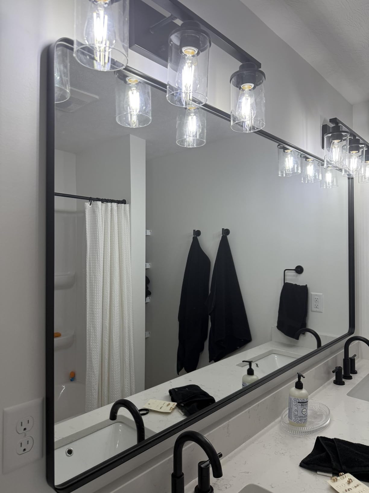 LOAAO Black Metal Framed Bathroom Mirror for Wall, 22X30 Inch Rounded Rectangle Mirror, Matte Black Bathroom Vanity Mirror Farmhouse, Anti-Rust, Hangs Horizontally or Vertically Customer Review LOAAO Black Metal Framed Bathroom Mirror for Wall, 22X30 Inch Rounded Rectangle Mirror, Matte Black Bathroom Vanity Mirror Farmhouse, Anti-Rust, Hangs Horizontally or Vertically - Customer Photo 5