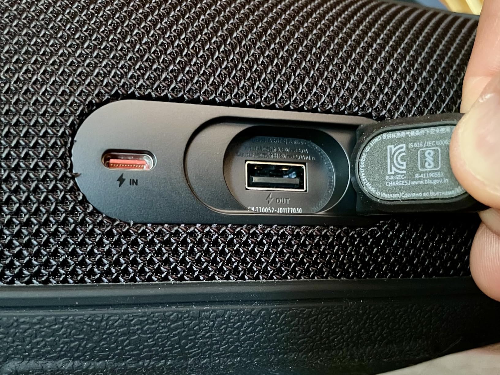 JBL CHARGE 5 - Portable Waterproof (IP67) Bluetooth Speaker with Powerbank USB Charge out, 20 hours playtime, JBL Partyboost (Black) - Customer Photo 1