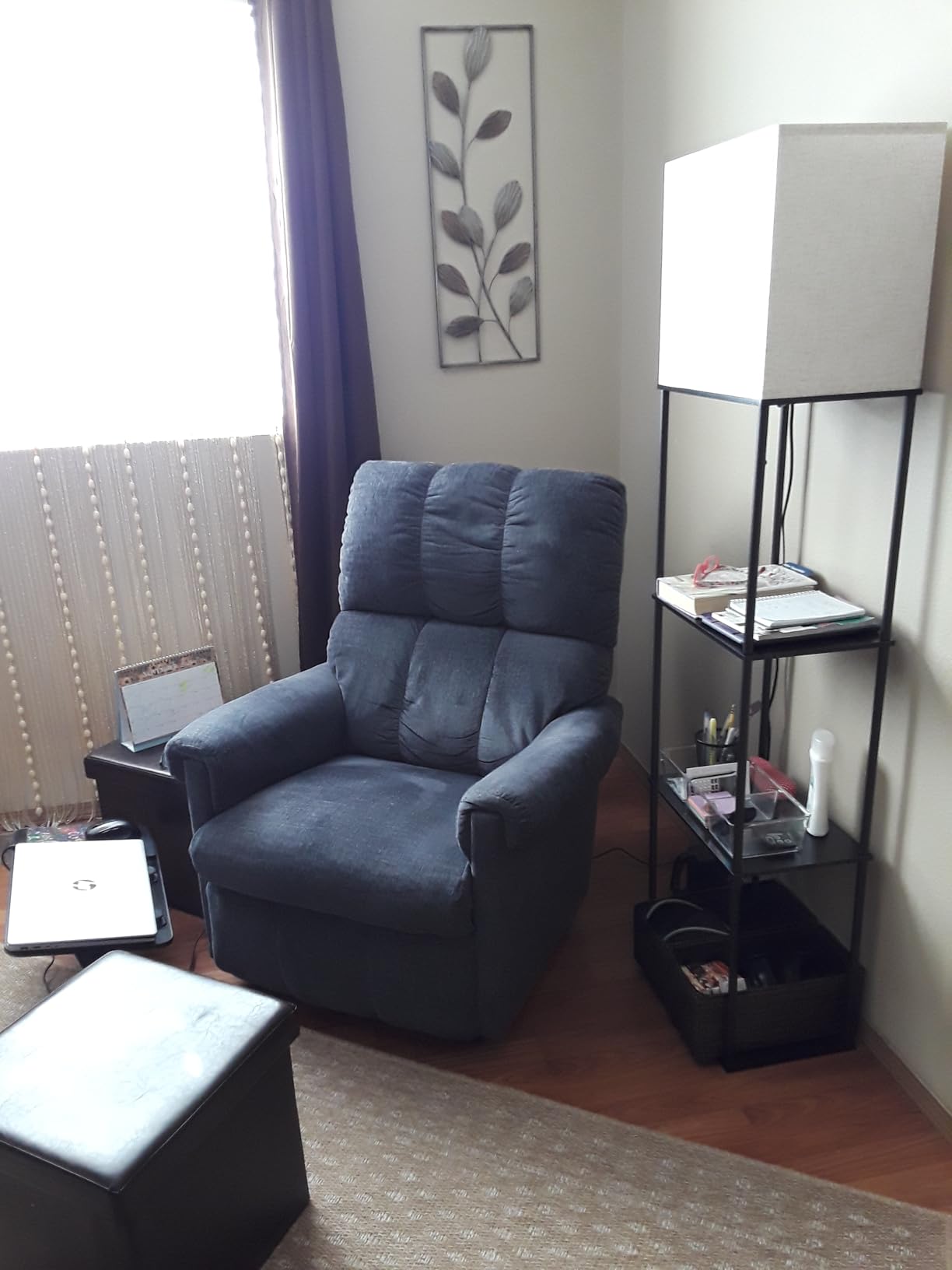 SUNMORY Floor Lamp with Shelves, Modern Square Standing Lamp with 3 Color Temperature Bulb, Corner Display Bookshelf Lamp for Living Room and Bedroom(Black) - Customer Photo 2