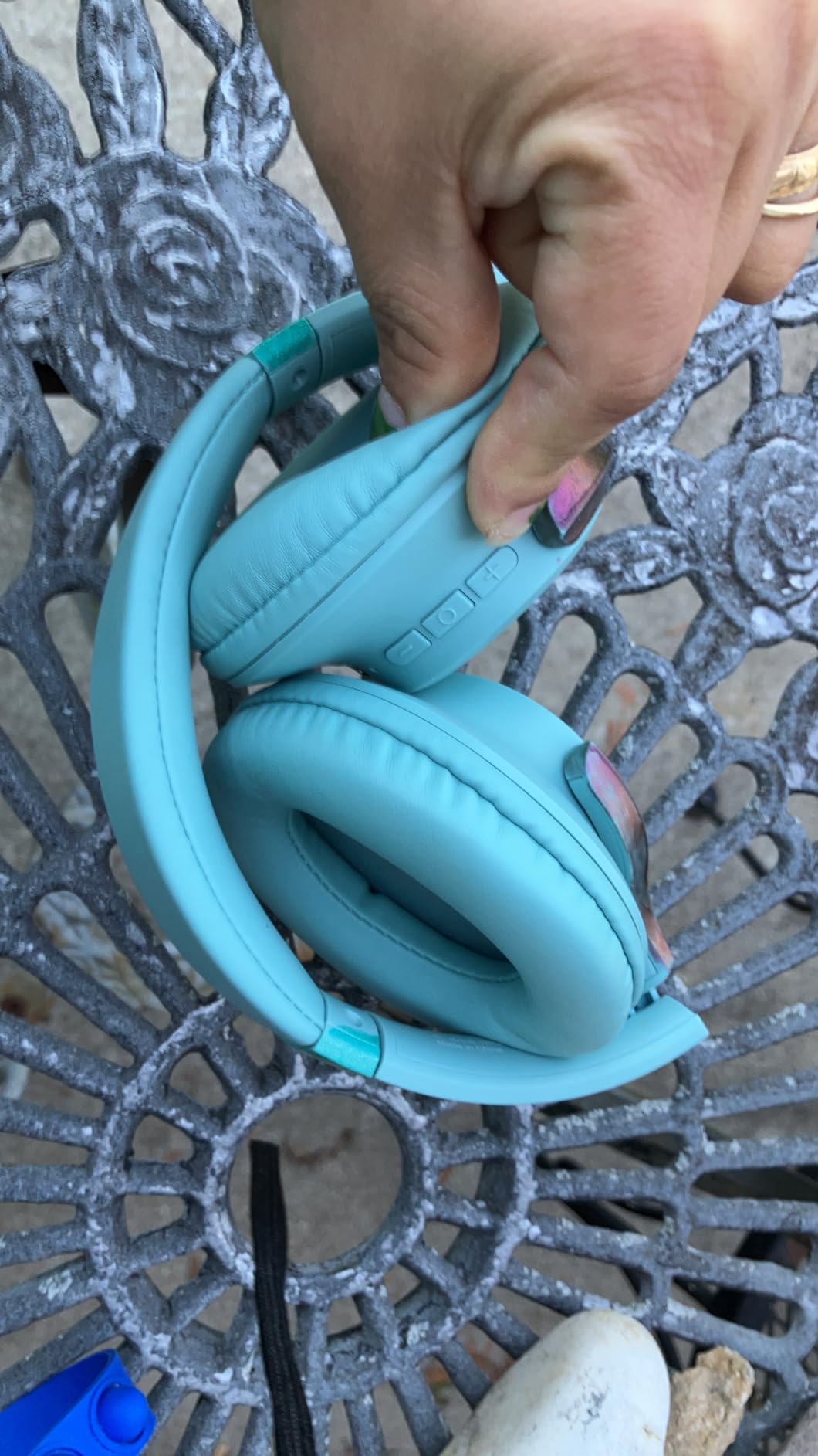 KVIDIO Bluetooth Headphones Over Ear, 65 Hours Playtime Wireless Headphones with Microphone, Foldable Lightweight Headset with Deep Bass, HiFi Stereo Sound Low Latency for Travel Work Cellphone - Customer Photo 1