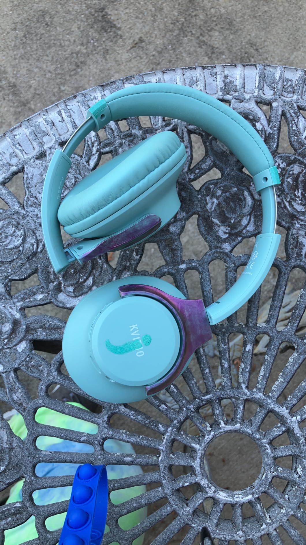 KVIDIO Bluetooth Headphones Over Ear, 65 Hours Playtime Wireless Headphones with Microphone, Foldable Lightweight Headset with Deep Bass, HiFi Stereo Sound Low Latency for Travel Work Cellphone - Customer Photo 2