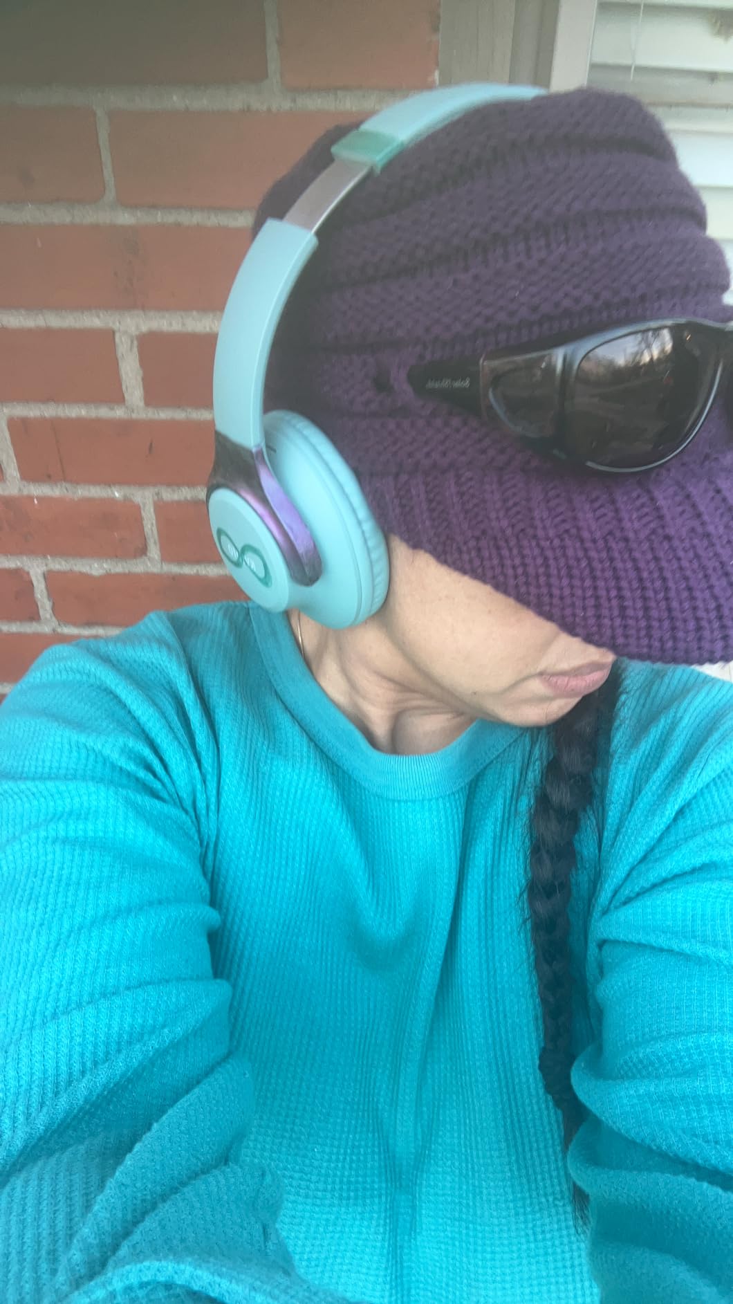 KVIDIO Bluetooth Headphones Over Ear, 65 Hours Playtime Wireless Headphones with Microphone, Foldable Lightweight Headset with Deep Bass, HiFi Stereo Sound Low Latency for Travel Work Cellphone - Customer Photo 5