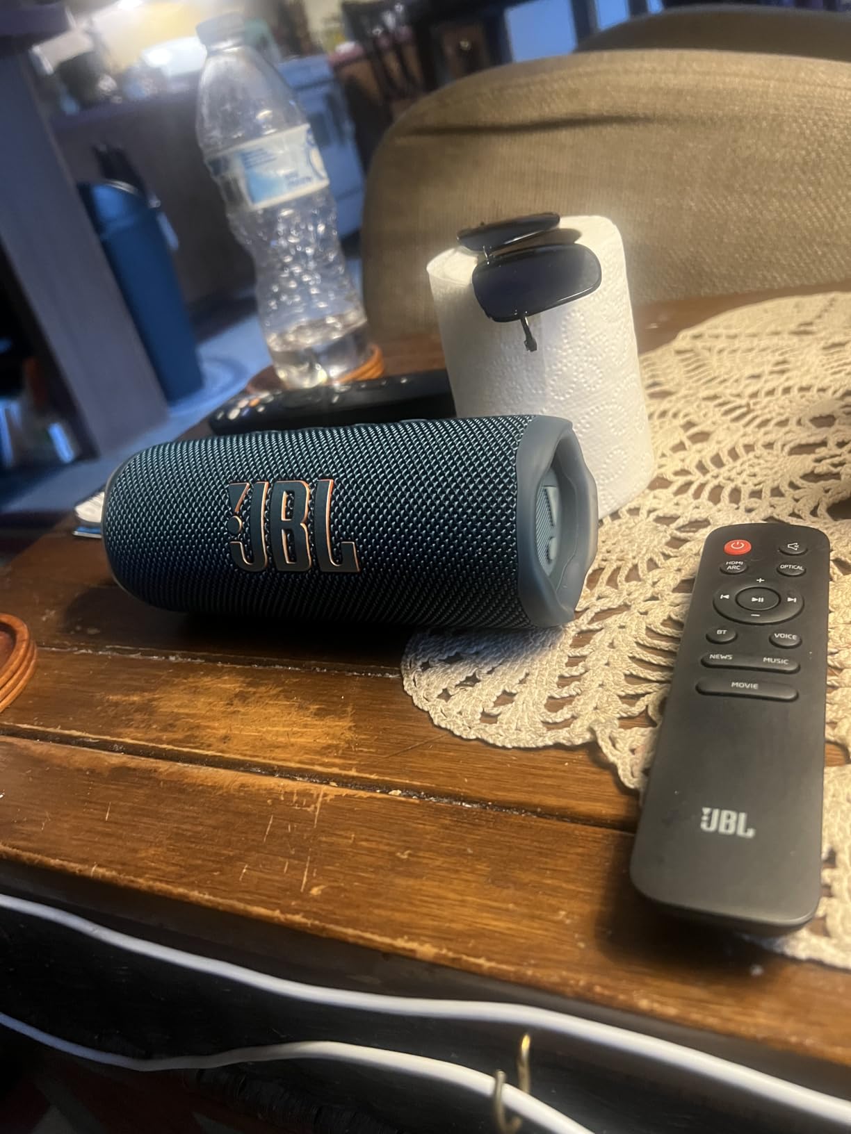 JBL Flip 6 - Portable Bluetooth Speaker, powerful sound and deep bass, IPX7 waterproof, 12 hours of playtime, JBL PartyBoost for multiple speaker pairing for home, outdoor and travel (Blue) - Customer Photo 3