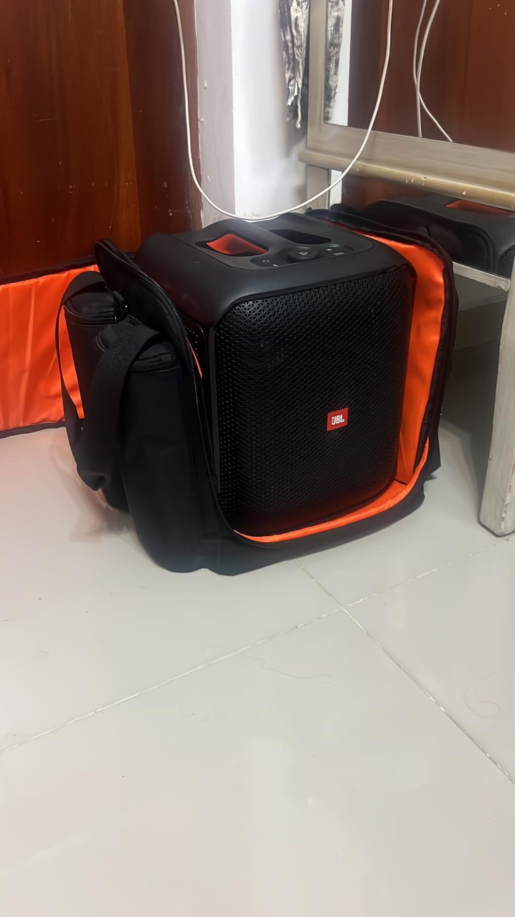 JBL Partybox Encore Essential: 100W Sound, Built-in Dynamic Light Show, and Splash Proof Design, Black - Customer Photo 3