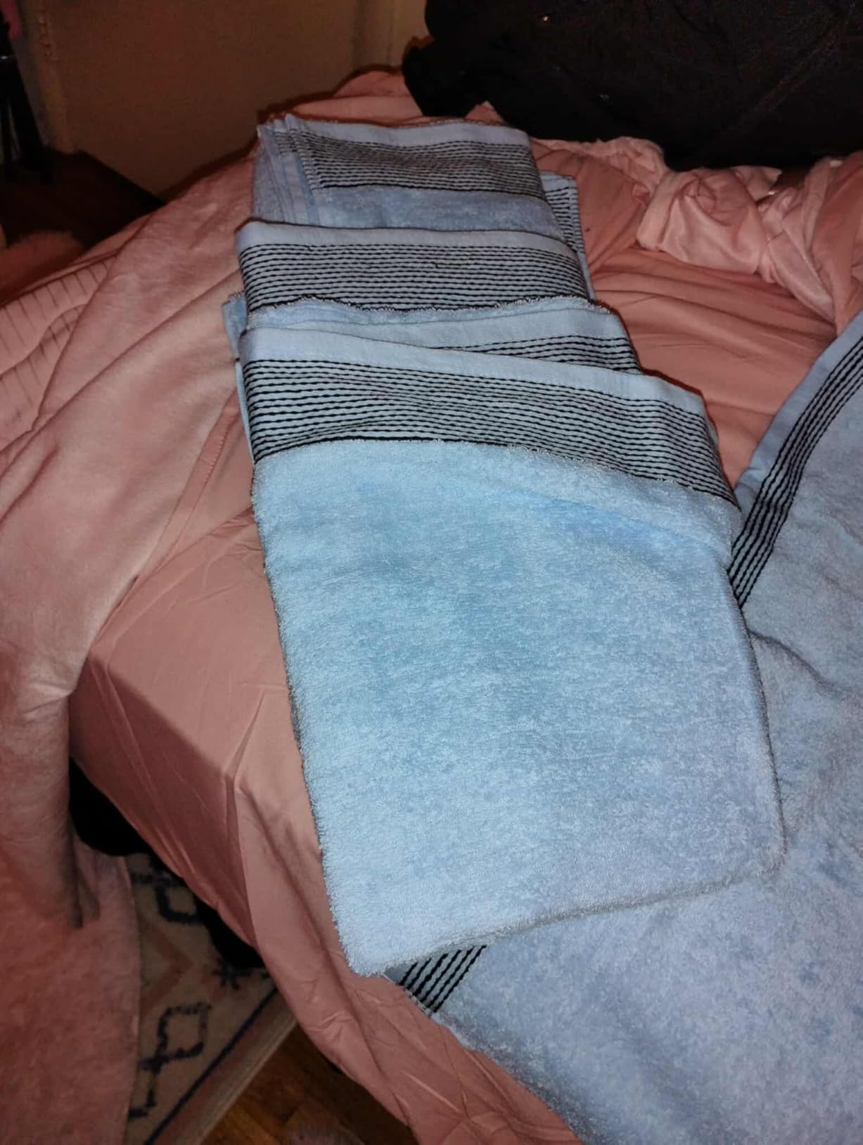 Belizzi Home 100% Cotton Ultra Soft 6 Pack Towel Set, Contains 2 Bath Towels 28x55 inchs, 2 Hand Towels 16x24 inchs & 2 Washcloths 12x12 inchs, Compact Lightweight & Highly Absorbant - Black - Customer Photo 1