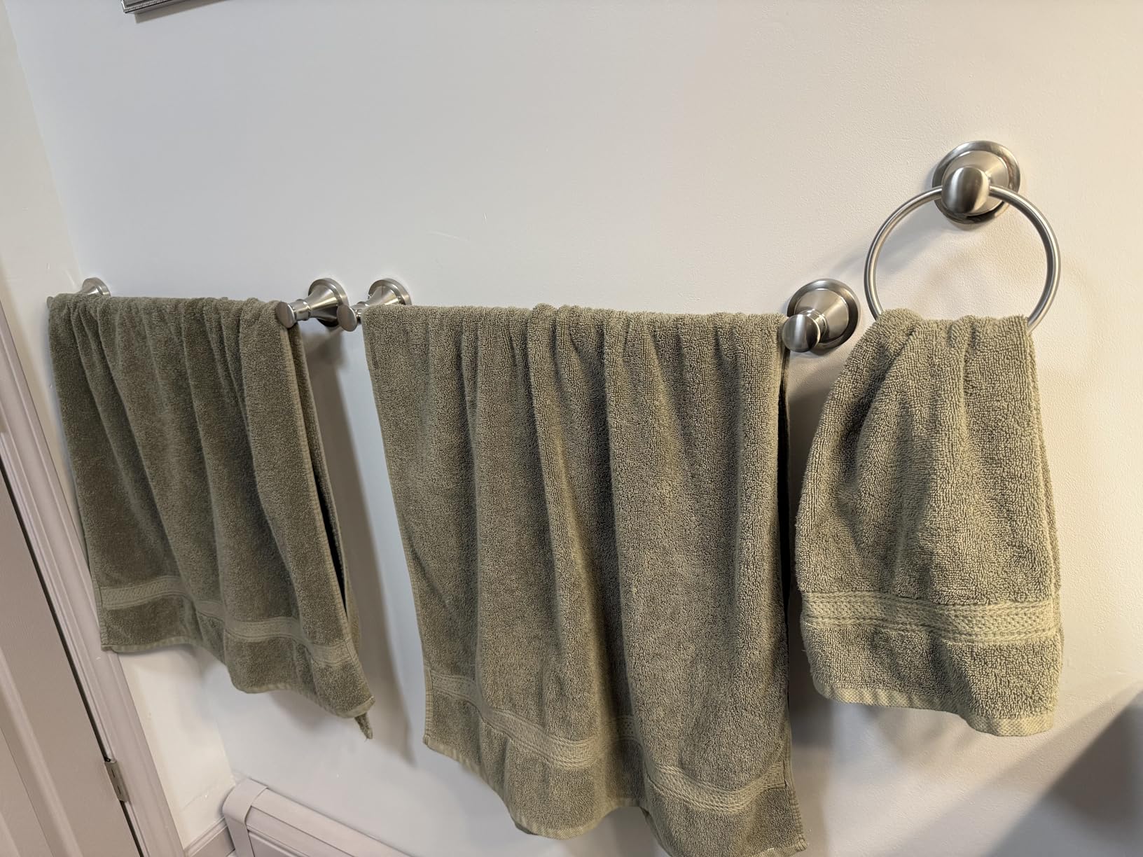 Utopia Towels 8 Piece Premium Towel Set, 2 Bath, 2 Hand, and 4 Wash Cloths, 600 GSM 100% Ring Spun Cotton, Highly Absorbent Towels for Bathroom, Gym, Hotel, and Spa, Black - Customer Photo 2