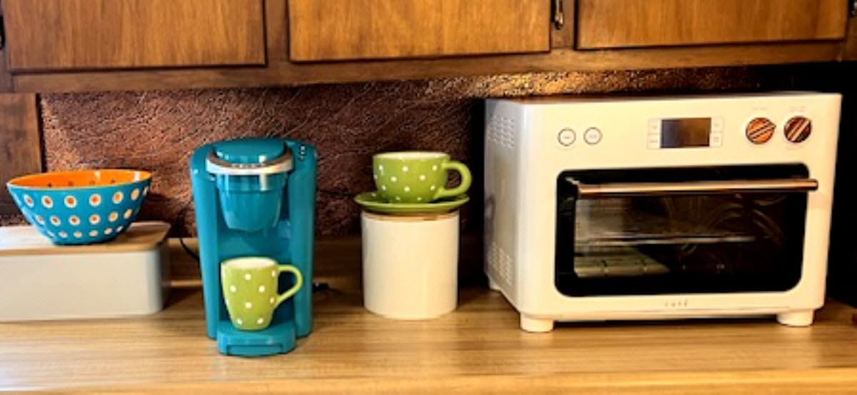 Keurig K-Compact Single-Serve K-Cup Pod Coffee Maker, with 3 Brew Sizes, Smart Start Feature, 36oz Removable Reservoir, Black Customer Review Keurig K-Compact Single-Serve K-Cup Pod Coffee Maker, with 3 Brew Sizes, Smart Start Feature, 36oz Removable Reservoir, Black - Customer Photo 1