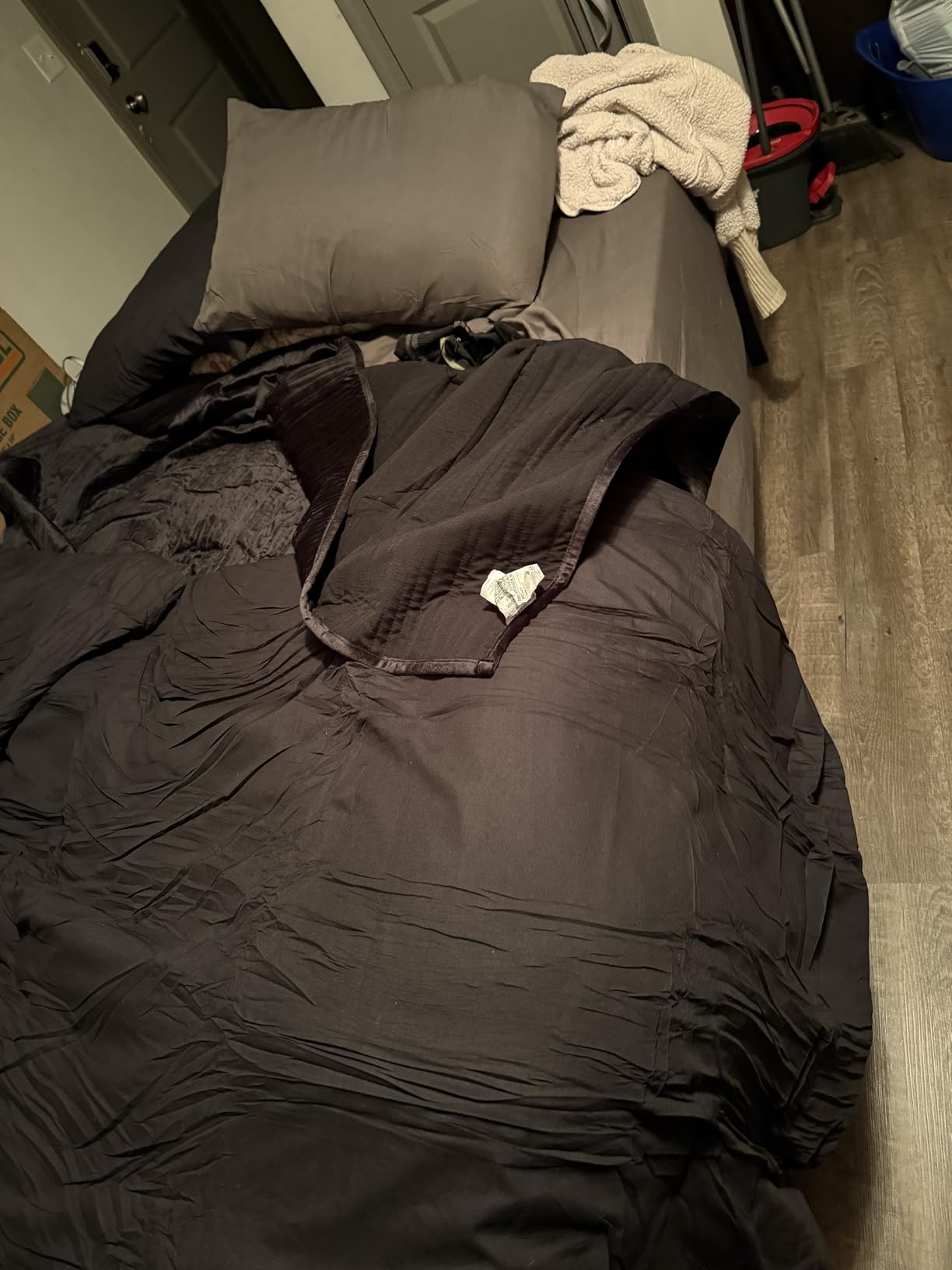 CozyLux Queen Comforter Set Black, 3 Pieces Solid Queen Comforter Breathable Quilted Style Bedding Sets, Luxury Soft Microfiber Down Alternative Comforter for All Season (1 Comforter & 2 Pillowcases) - Customer Photo 1