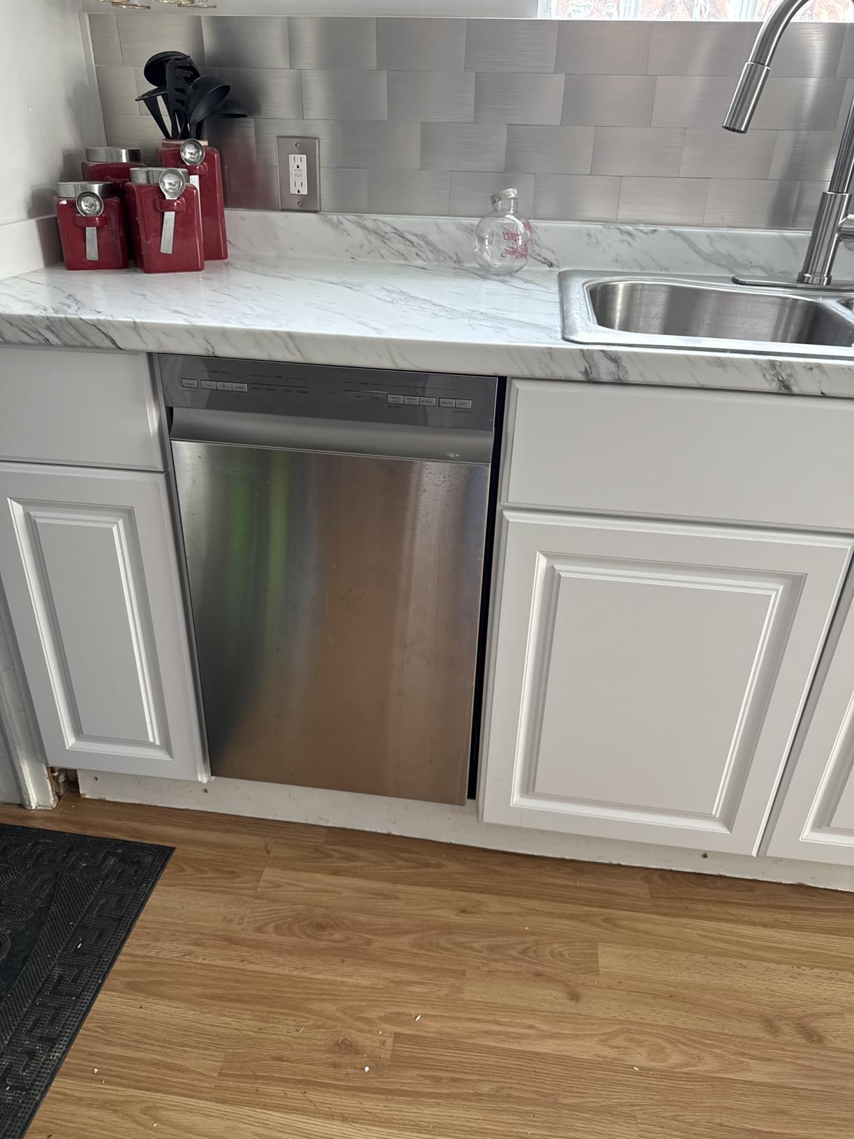 Midea MDF18A1AST Built-in Dishwasher with 8 Place Settings, 6 Washing Programs, Stainless Steel Tub, Heated Dry, Energy Star Customer Review Midea MDF18A1AST Built-in Dishwasher with 8 Place Settings, 6 Washing Programs, Stainless Steel Tub, Heated Dry, Energy Star - Customer Photo 5