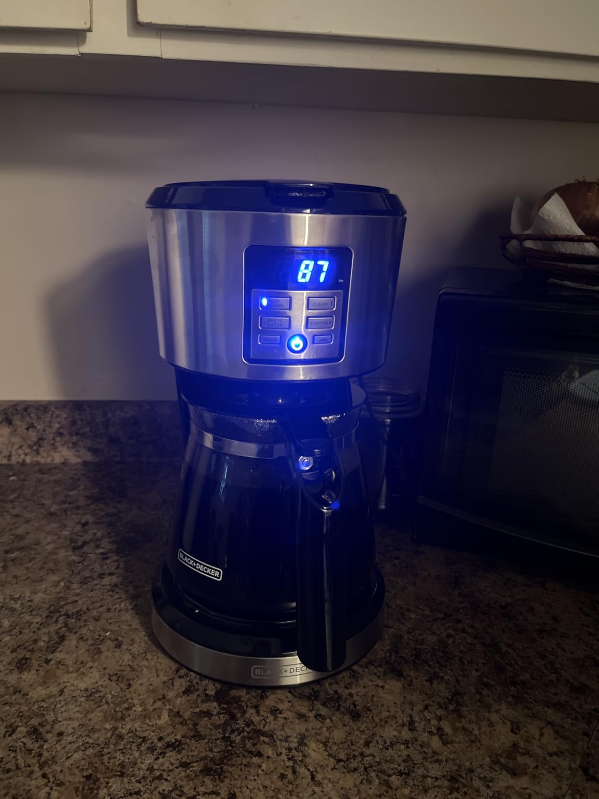 BLACK+DECKER 12-Cup Coffee Maker with Easy On/Off Switch, Easy Pour, Non-Drip Carafe with Removable Filter Basket, Vortex Technology, Black Customer Review BLACK+DECKER 12-Cup Coffee Maker with Easy On/Off Switch, Easy Pour, Non-Drip Carafe with Removable Filter Basket, Vortex Technology, Black - Customer Photo 2