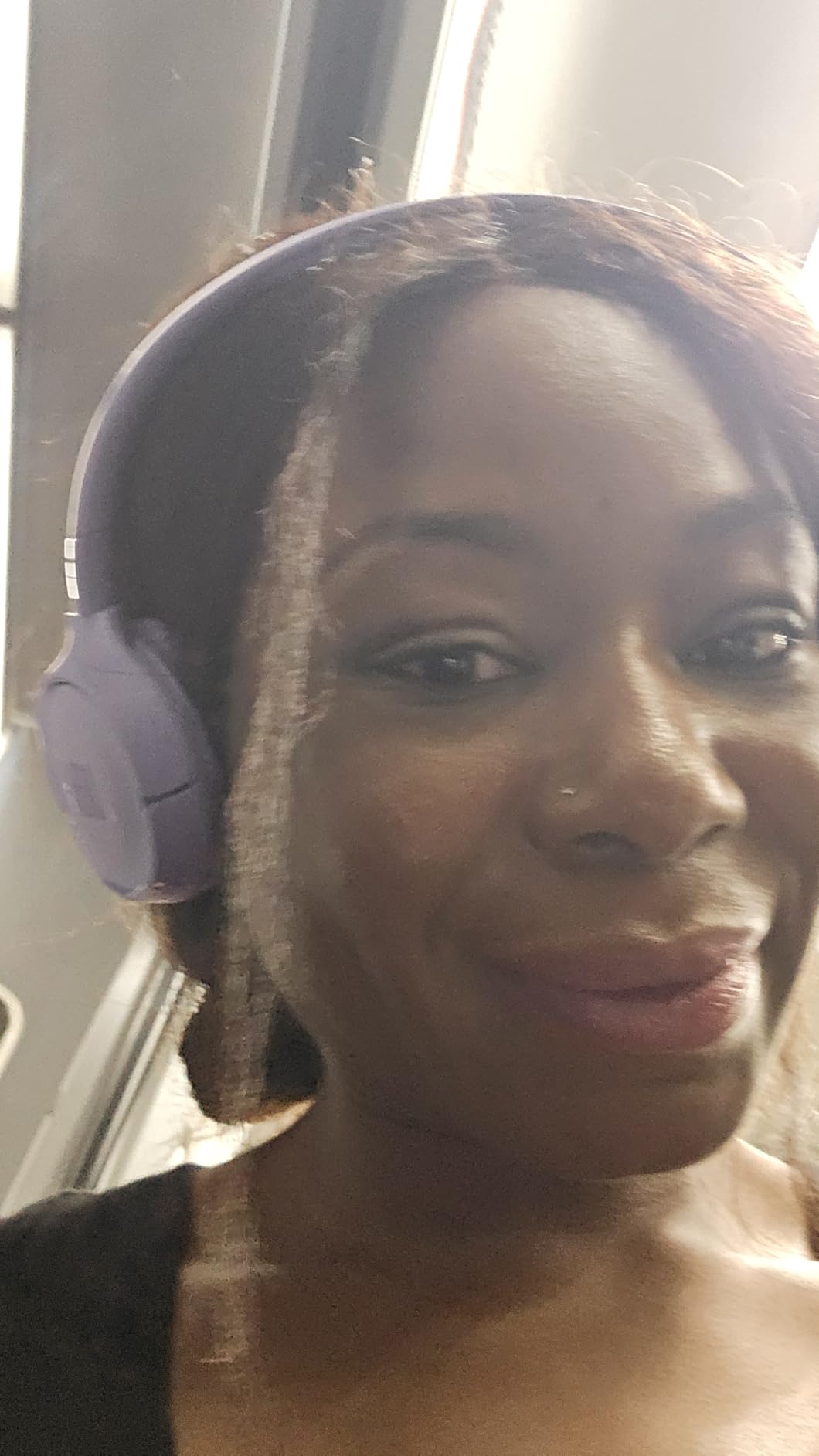 JBL Tune 520BT - Wireless On-Ear Headphones, Up to 57H Battery Life and Speed Charge, Lightweight, Comfortable and Foldable Design, Hands-Free Calls with Voice Aware (White) - Customer Photo 5