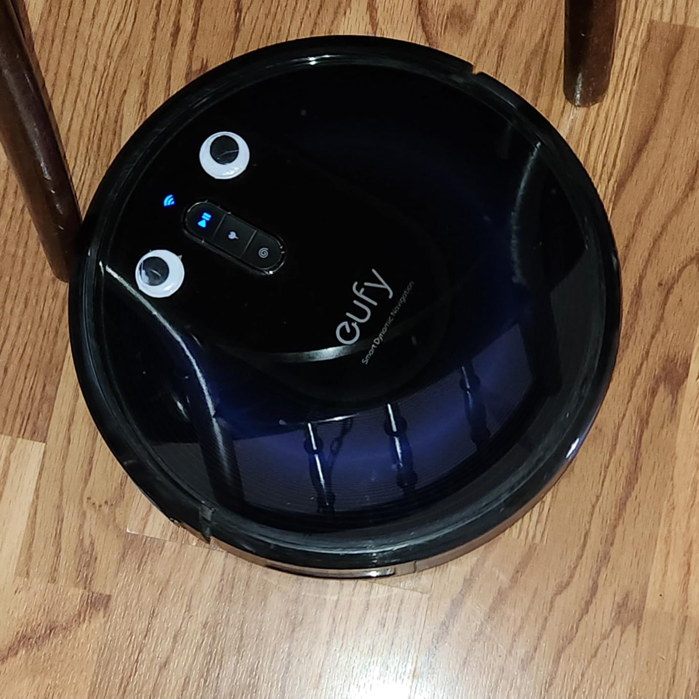 eufy L60 Robot Vacuum with Self Empty Station, Hair Detangling Technology, Up to 60 Days Hands Free Cleaning, 5,000 Pa Suction, Remove Hair, Dust - Customer Photo 3