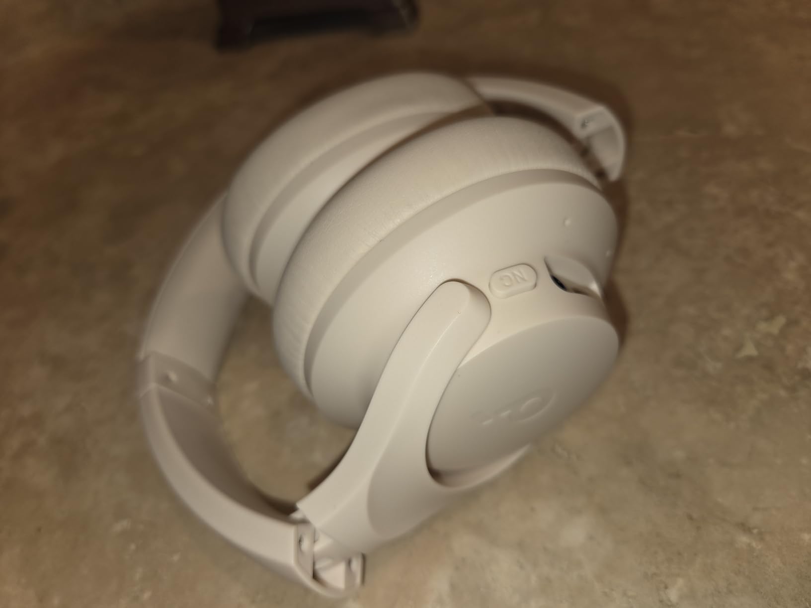 Soundcore by Anker Q20i Hybrid Active Noise Cancelling Headphones, Wireless Over-Ear Bluetooth, 40H Long ANC Playtime, Hi-Res Audio, Big Bass, Customize via an App, Transparency Mode (White) - Customer Photo 1